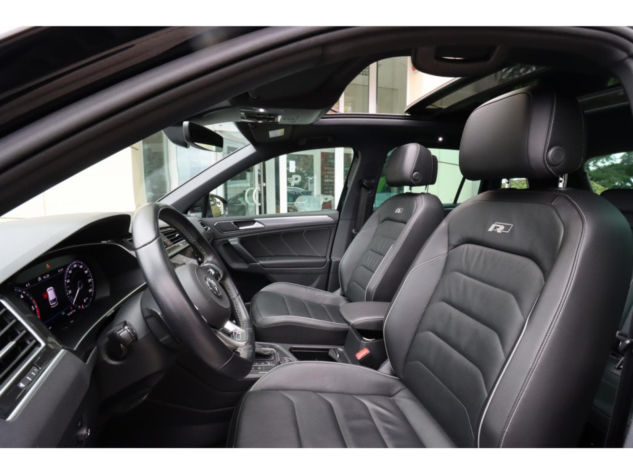 VW Tiguan 2.0/R-LINE/PANO/HUD/20/AHK/360°/4MOTION/LEDER (2018) - Photo 8
