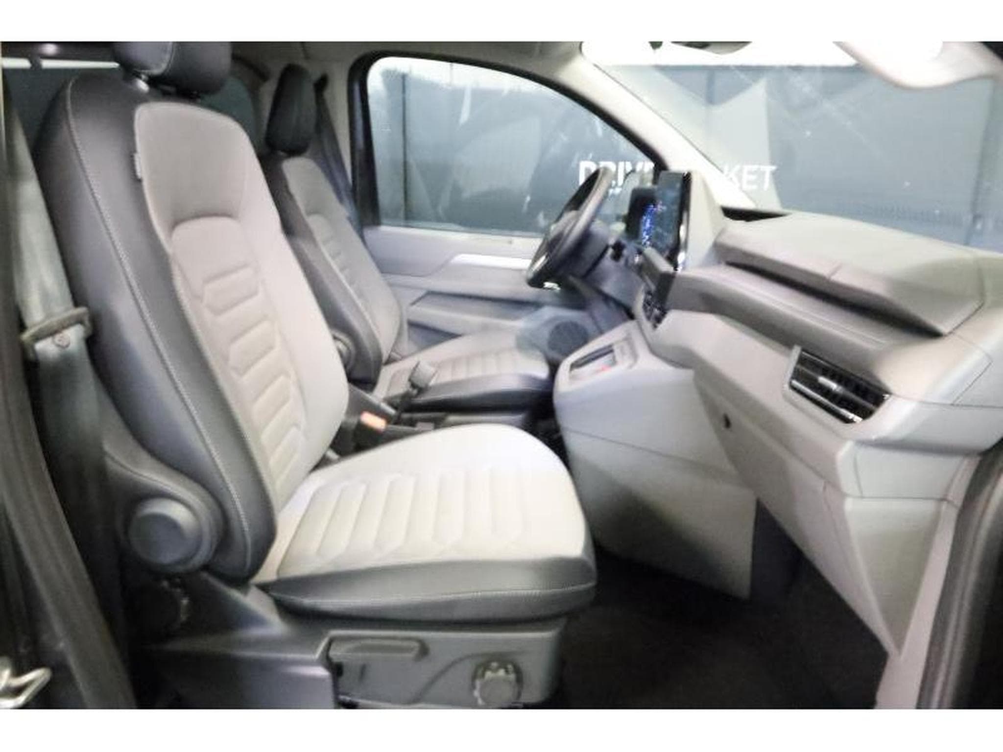 VW T7 STYLE COURT A8 4X4 (2025) - Photo 17
