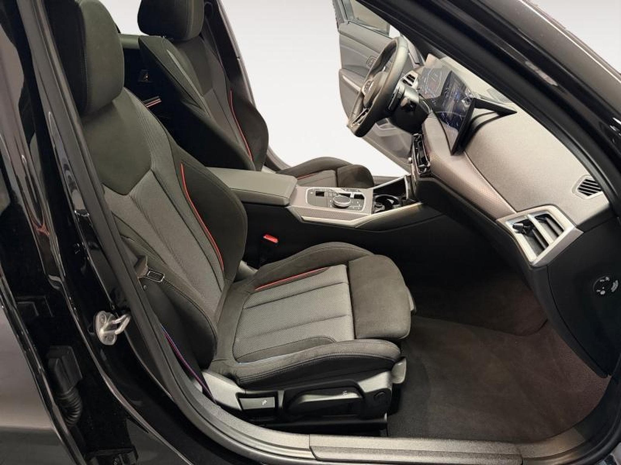 BMW 330 PACK M PRO (2025) - Photo 9