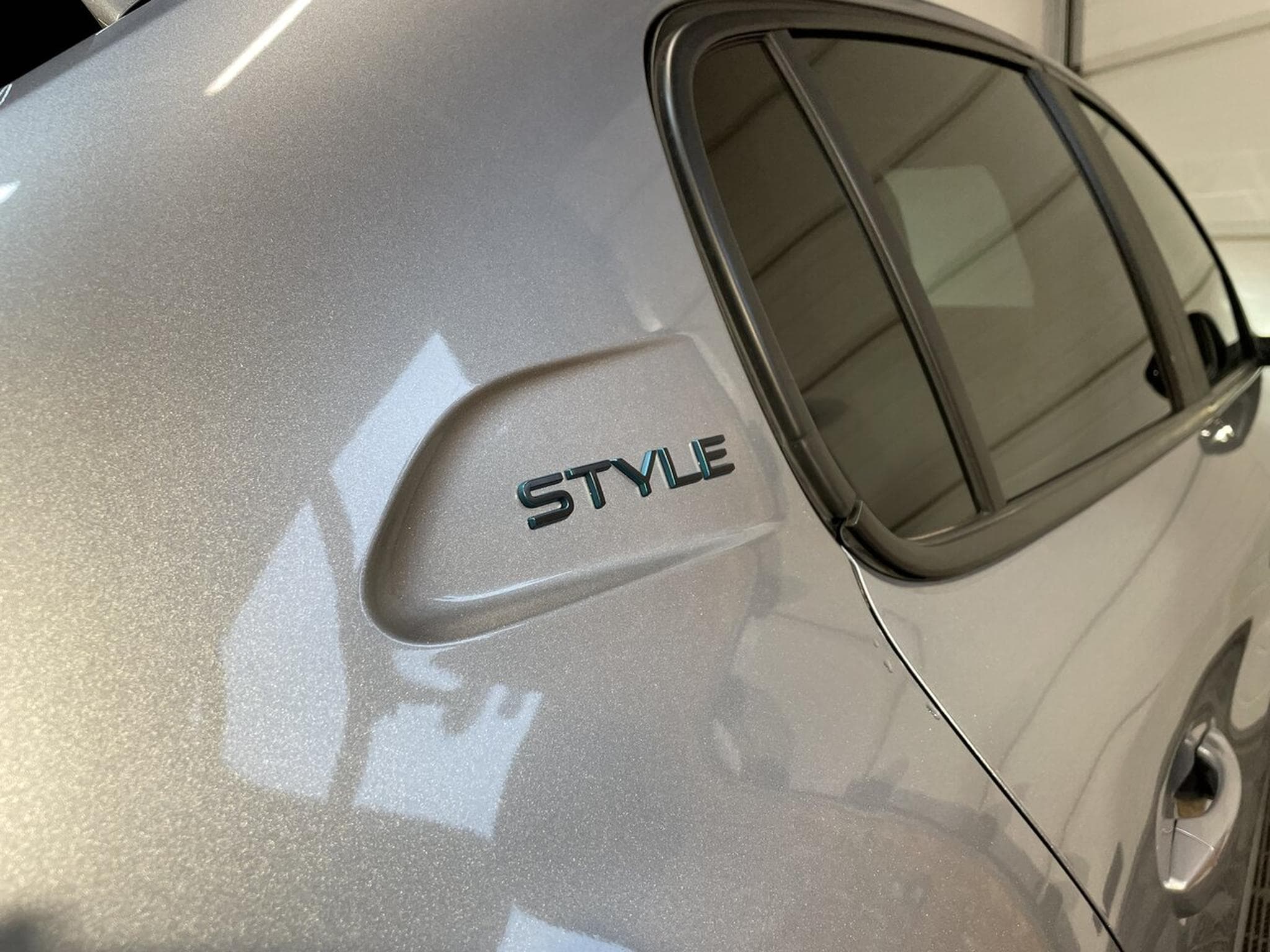 Peugeot 208 1.2 ESSENCE 75 CV STYLE CARPLAY 5P (2023) - Foto 8