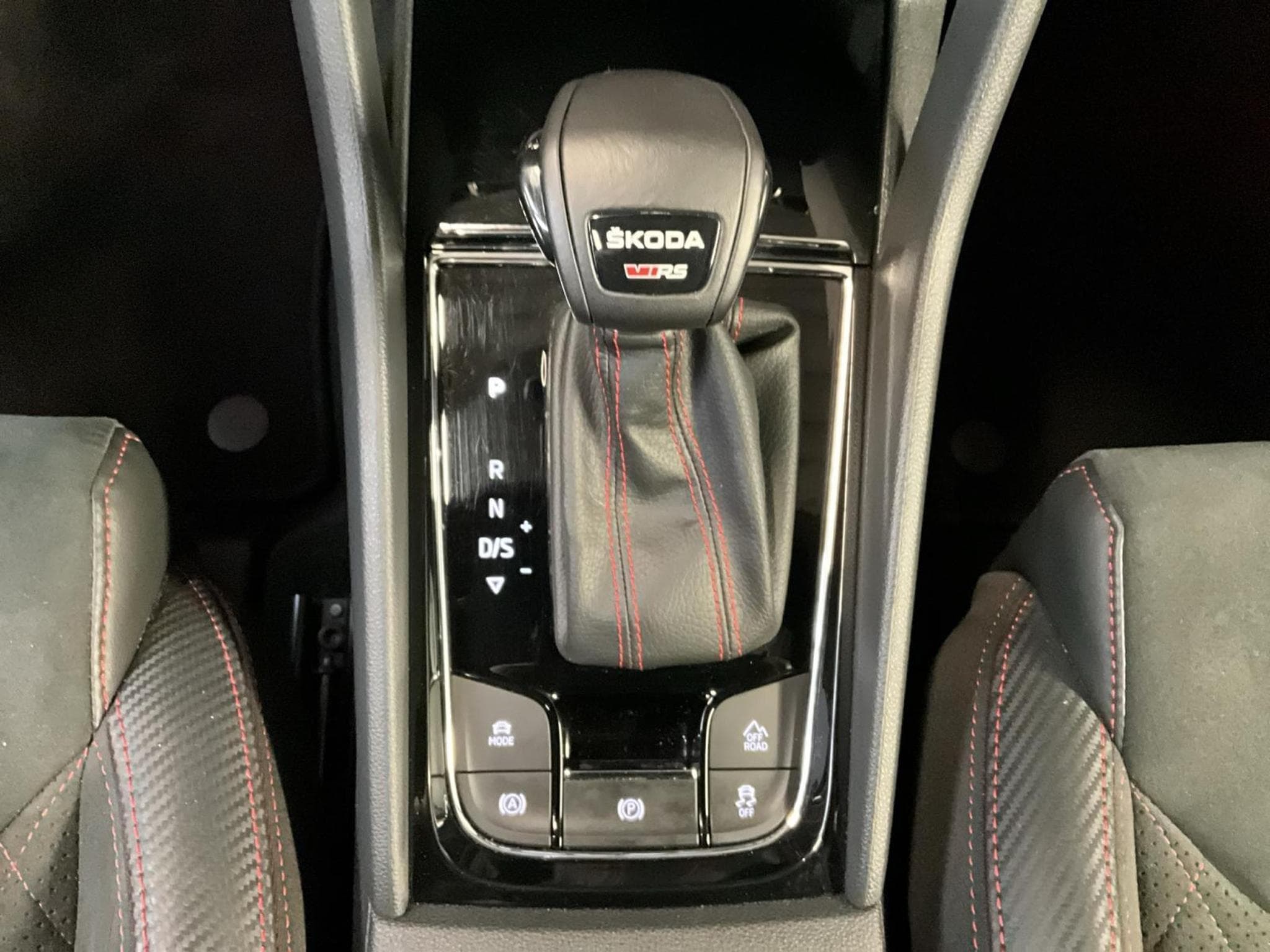 Skoda Kodiaq RS+DSG+4x4+Pano+AHK (2023) - Foto 12