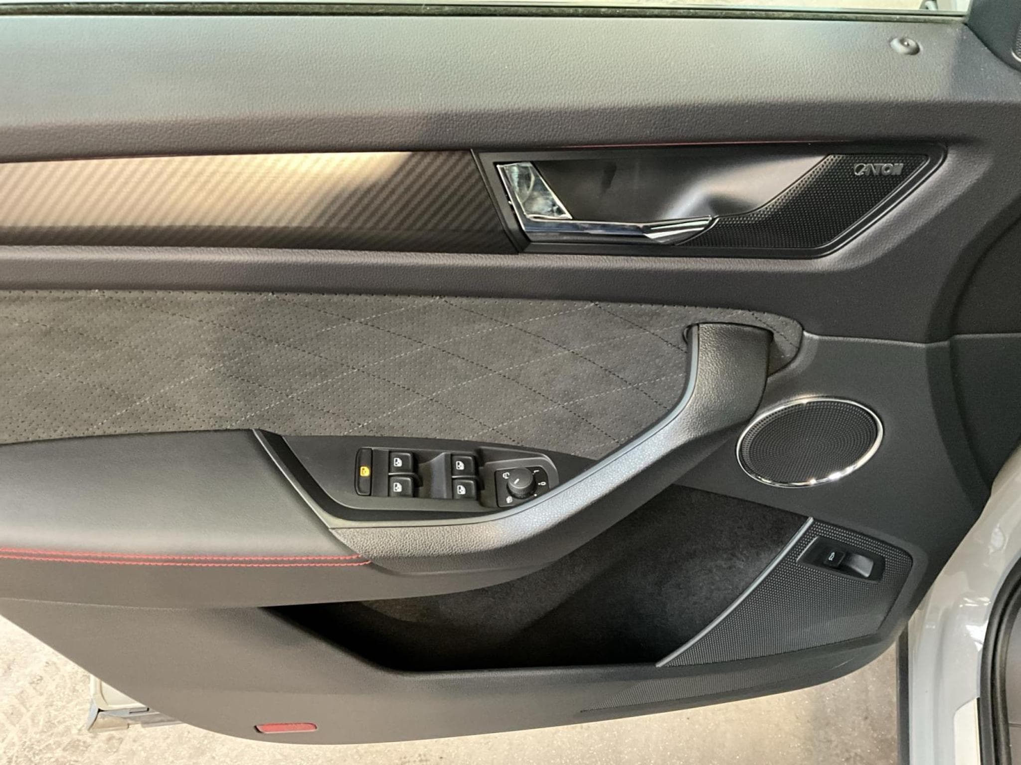 Skoda Kodiaq RS+DSG+4x4+Pano+AHK (2023) - Foto 14