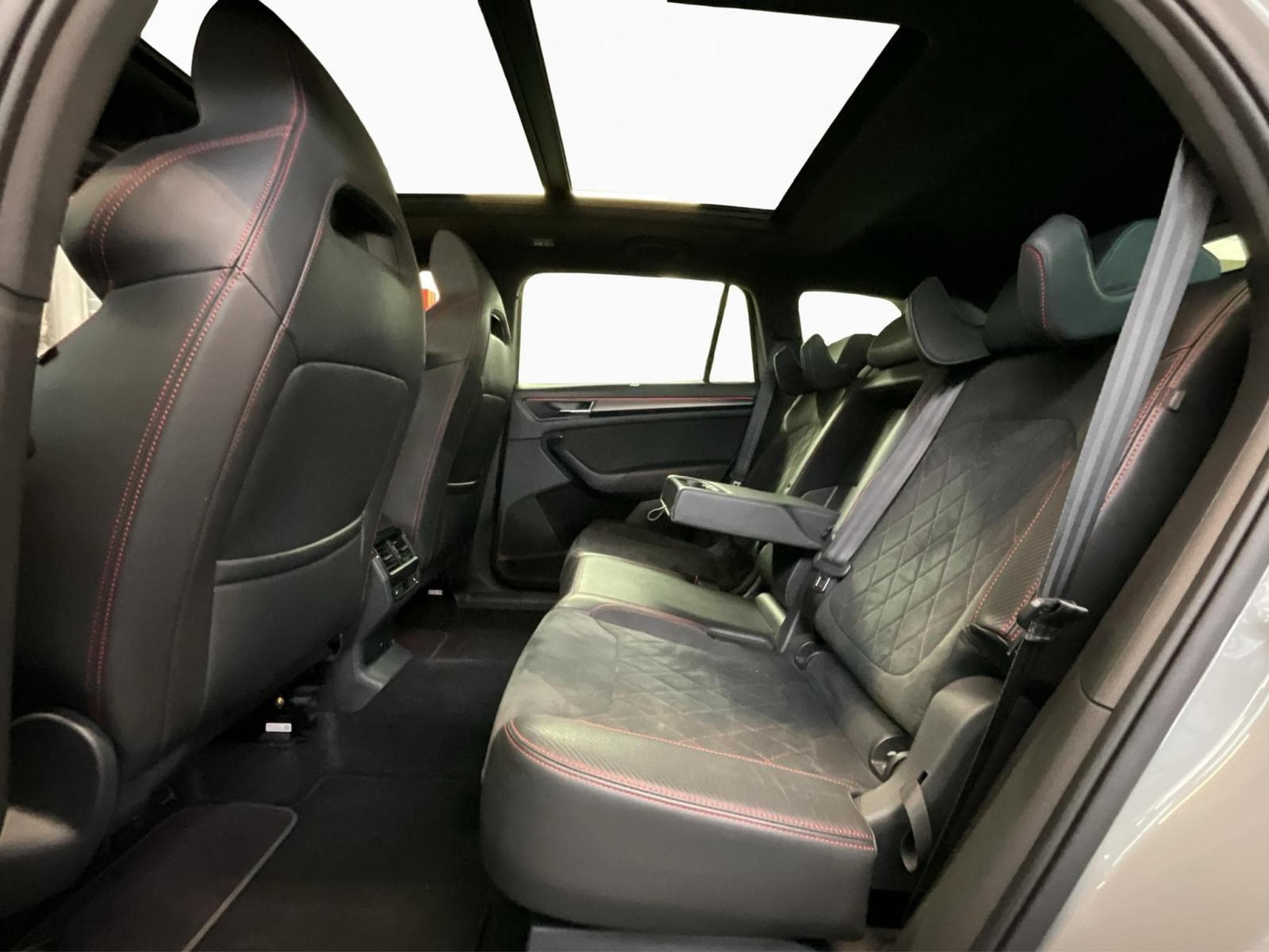 Skoda Kodiaq RS+DSG+4x4+Pano+AHK (2023) - Foto 16