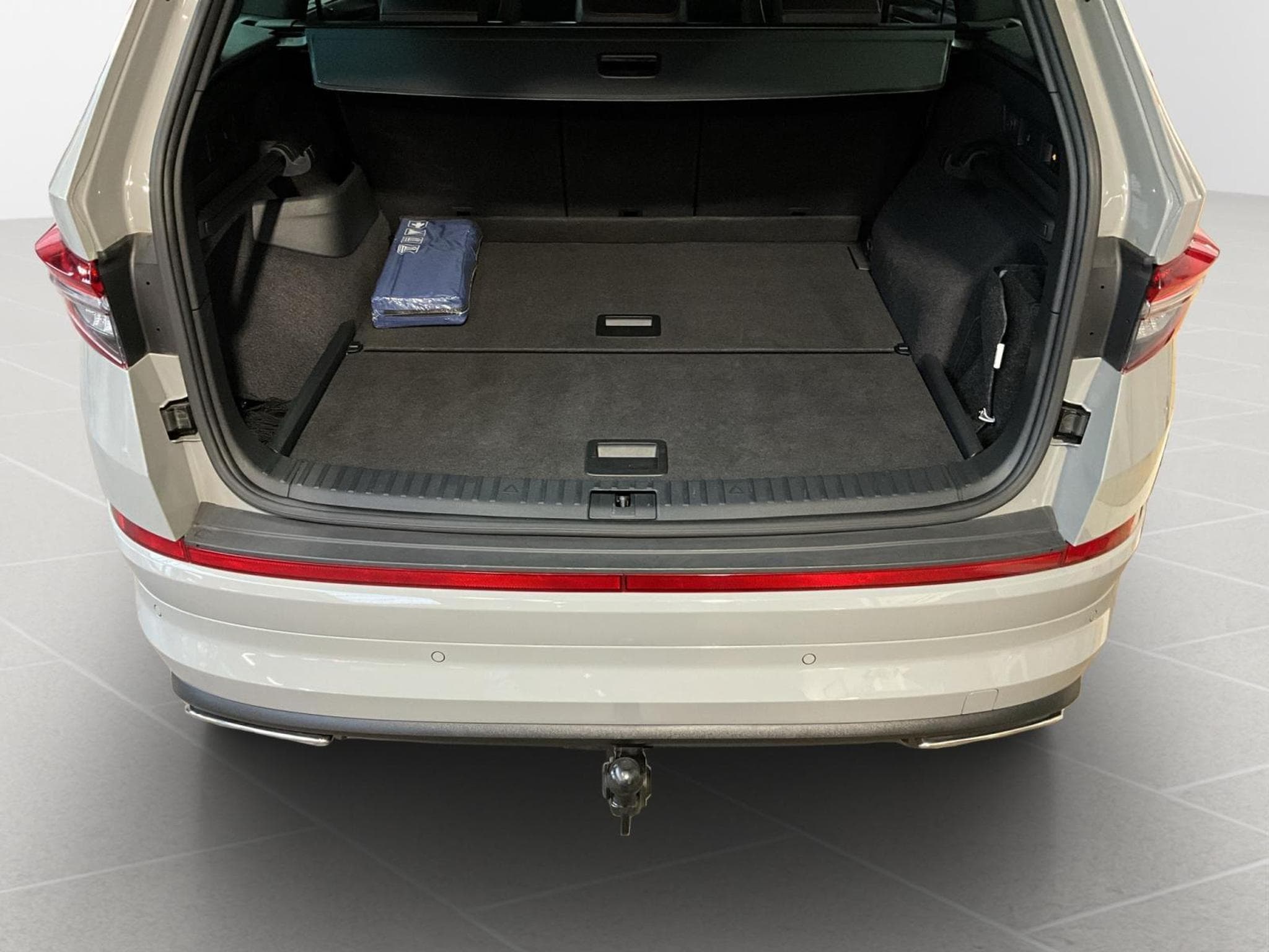 Skoda Kodiaq RS+DSG+4x4+Pano+AHK (2023) - Foto 17