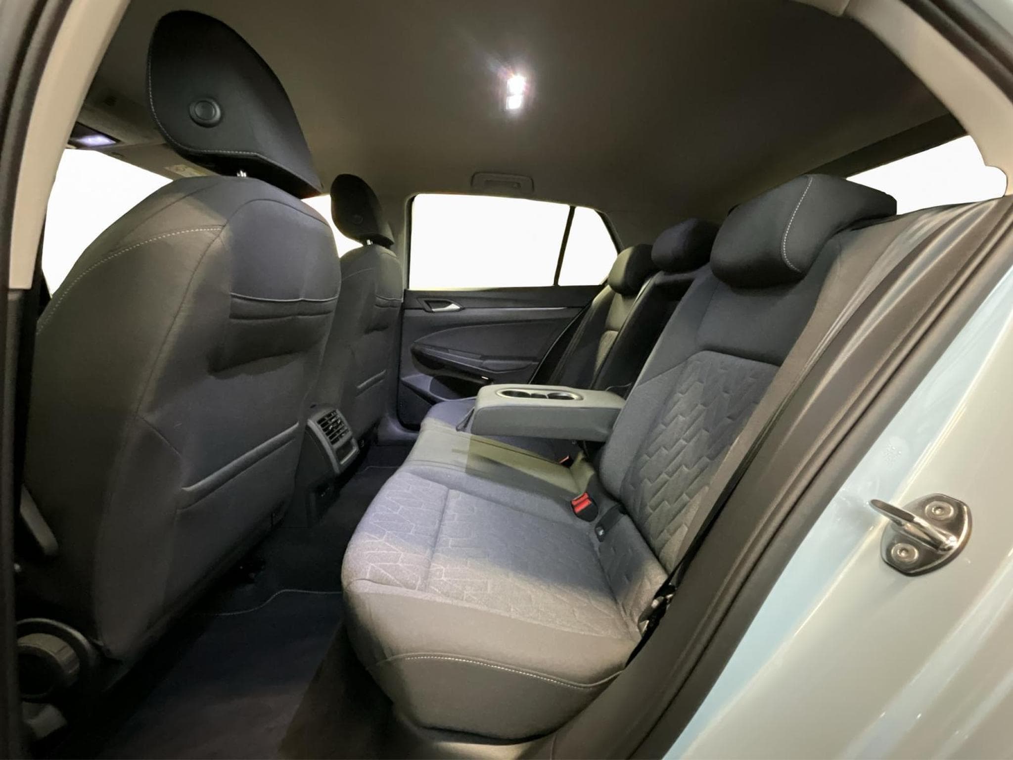 VW Golf Life+DSG+Navi (2025) - Foto 18