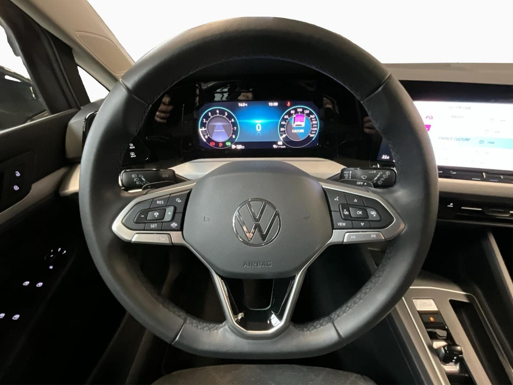 VW Golf Life+DSG+LED+DIGI+ (2024) - Foto 10