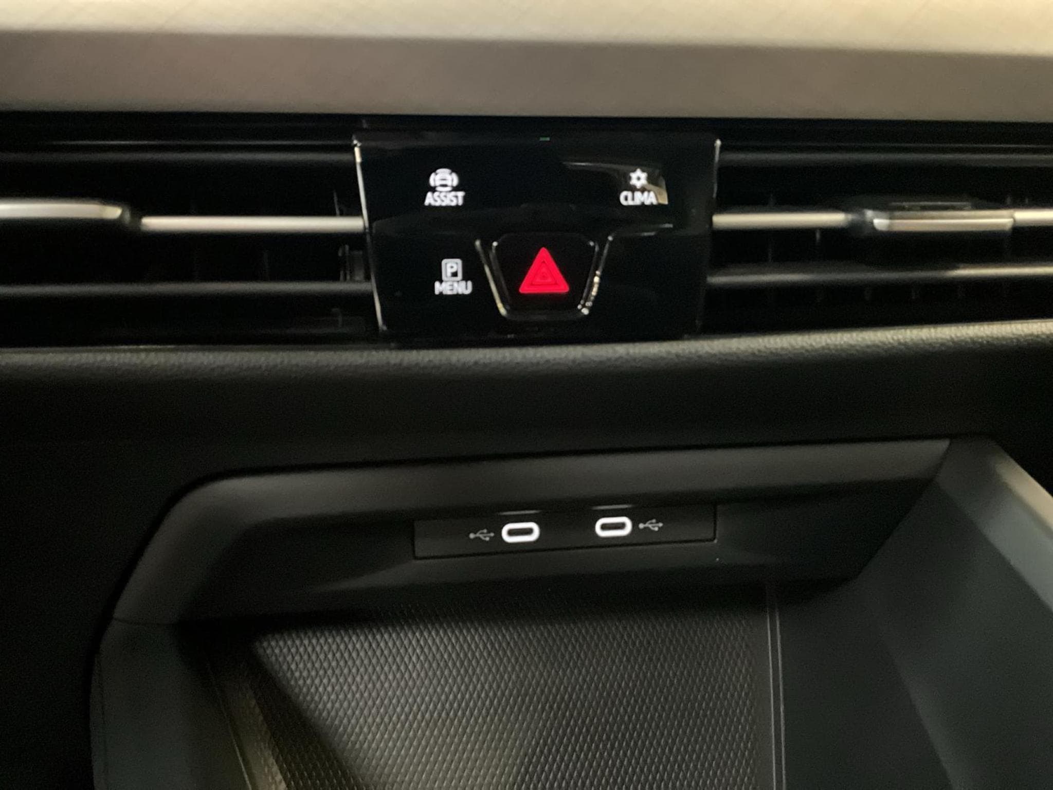 VW Golf Life+DSG+LED+DIGI+ (2024) - Foto 19