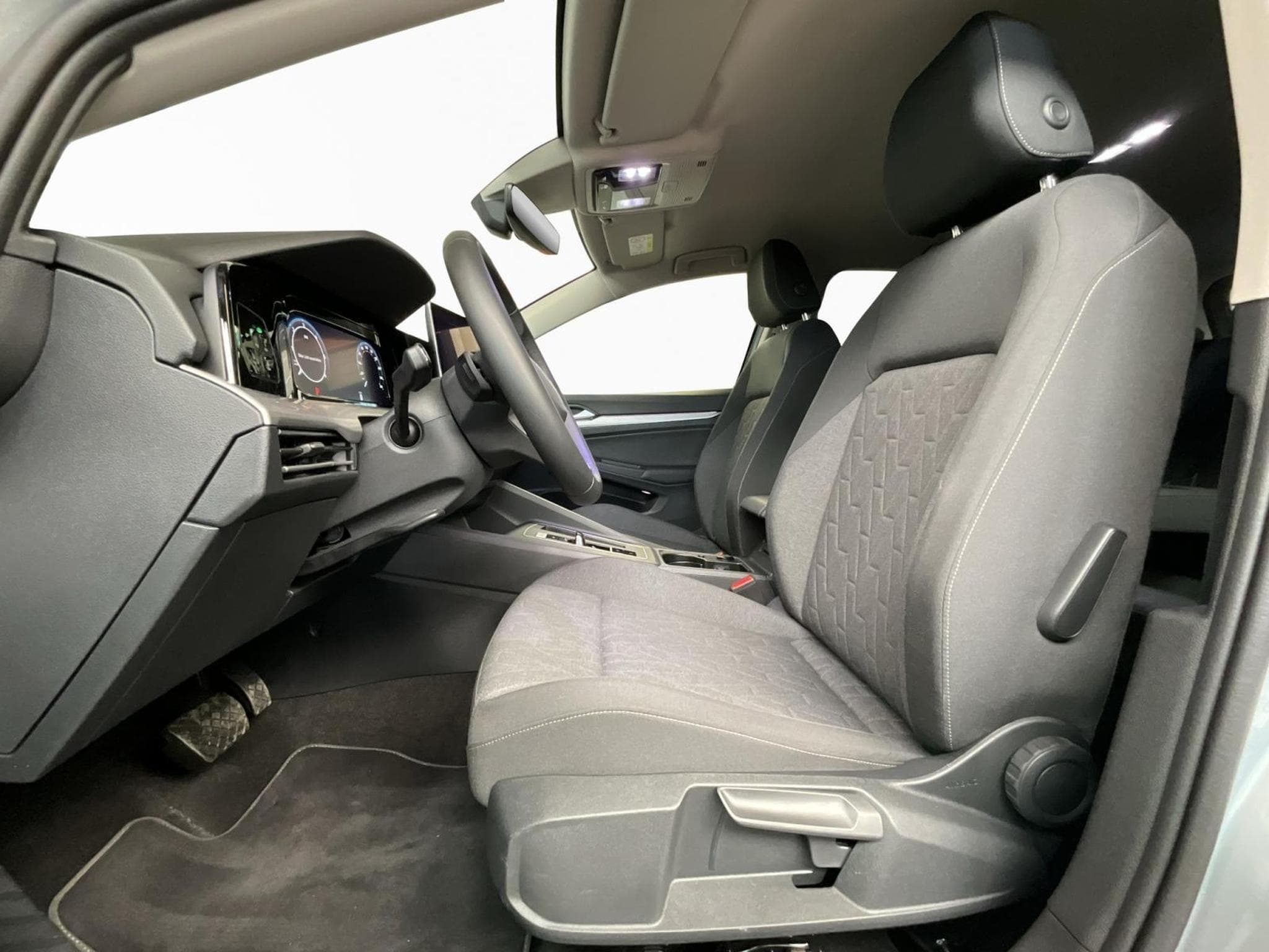 VW Golf Life+DSG+LED+Navi (2025) - Photo 11