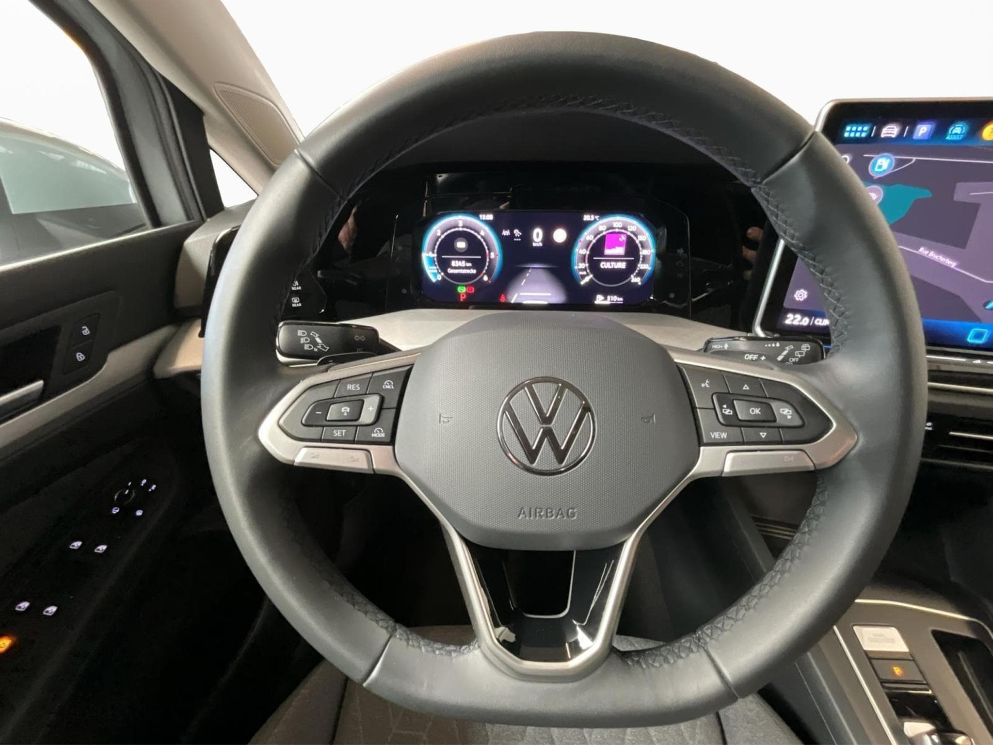 VW Golf Life+DSG+LED+Navi (2025) - Photo 12