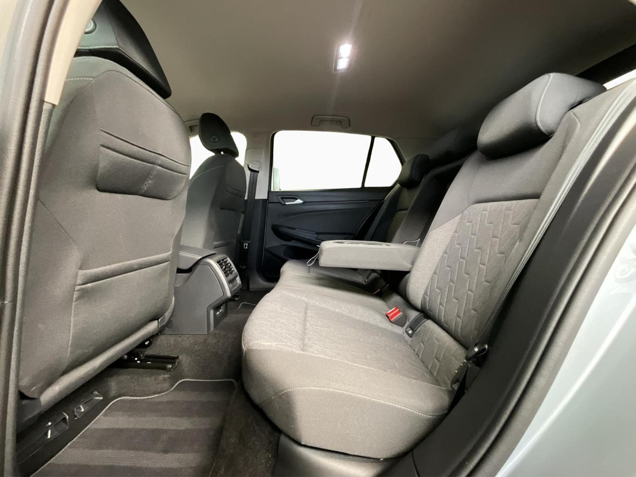 VW Golf Life+DSG+LED+Navi (2025) - Photo 18