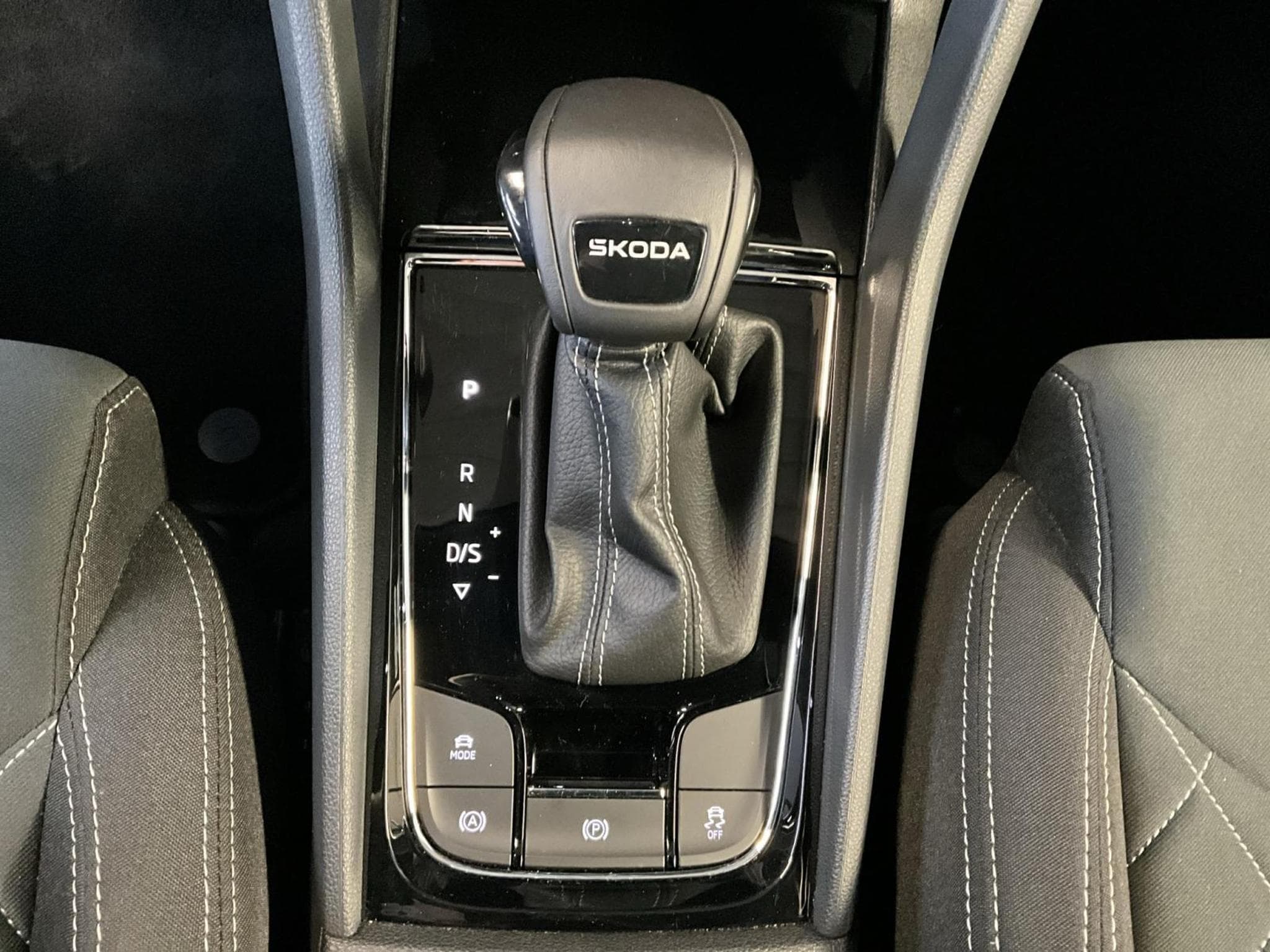 Skoda Karoq Sportline+DSG+Navi+LED (2025) - Photo 12