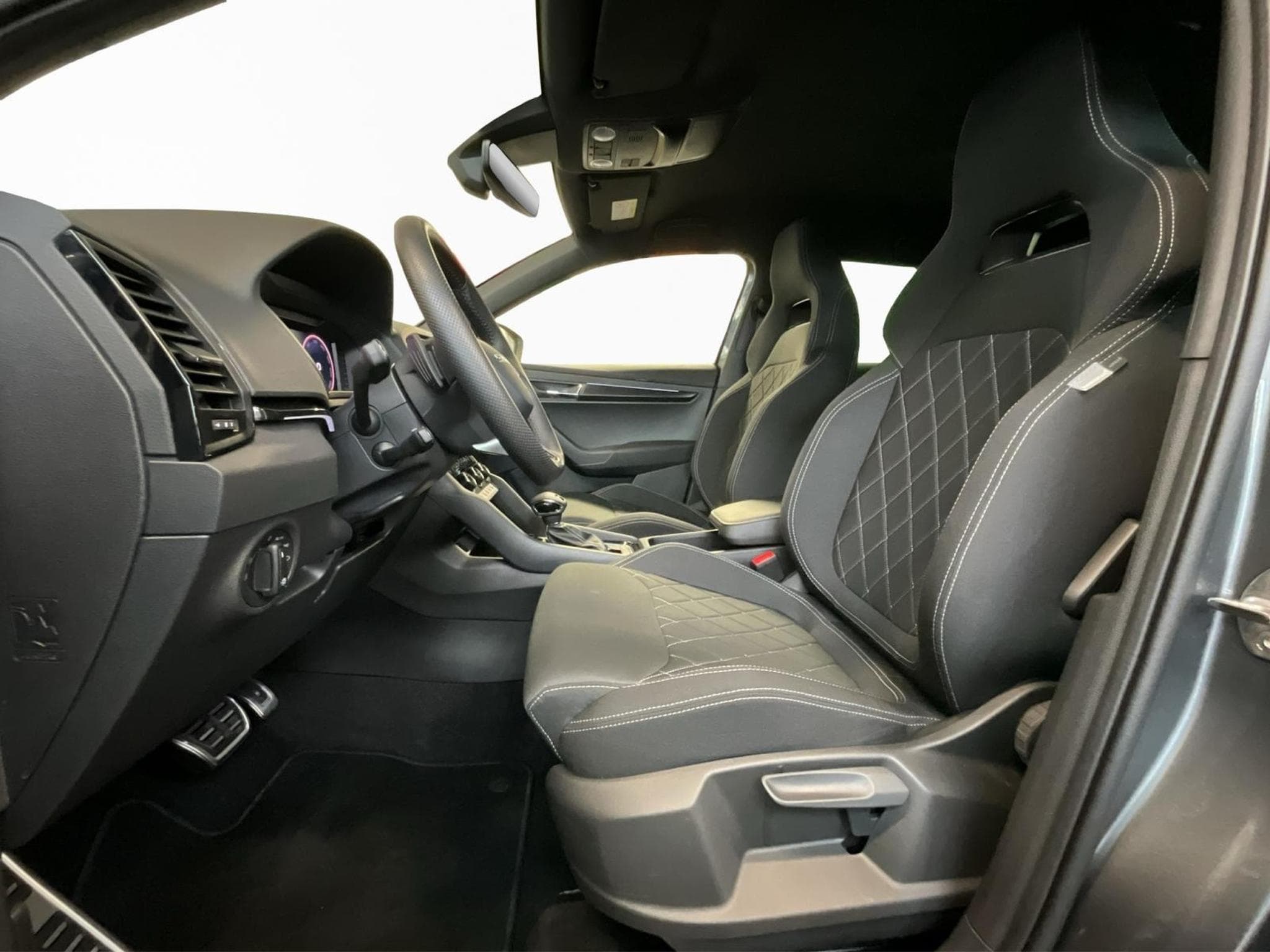 Skoda Karoq Sportline+DSG+Navi+LED (2025) - Photo 9