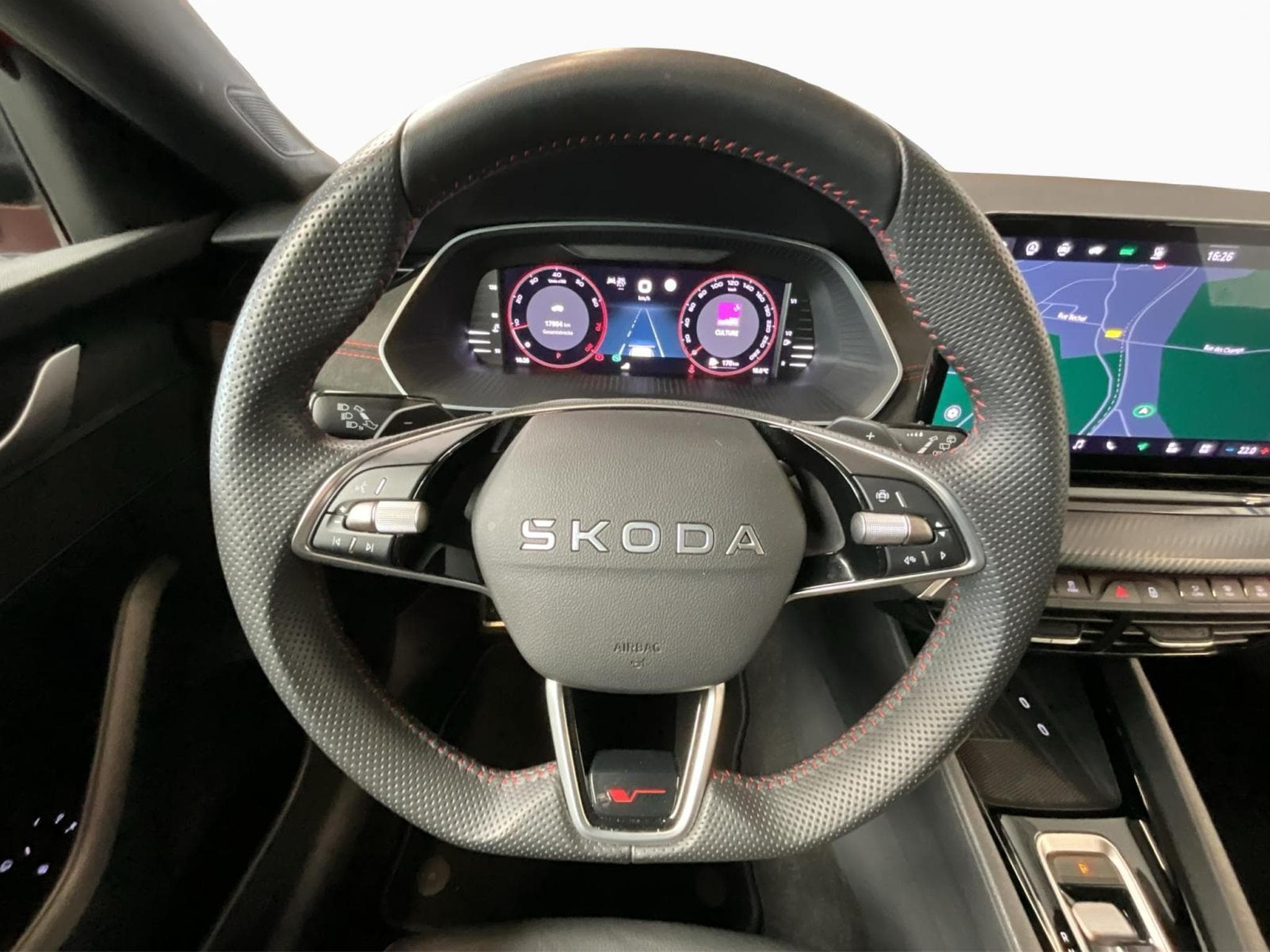 Skoda Octavia RS+DSG+Pano+AHK+Stand-H (2025) - Foto 10