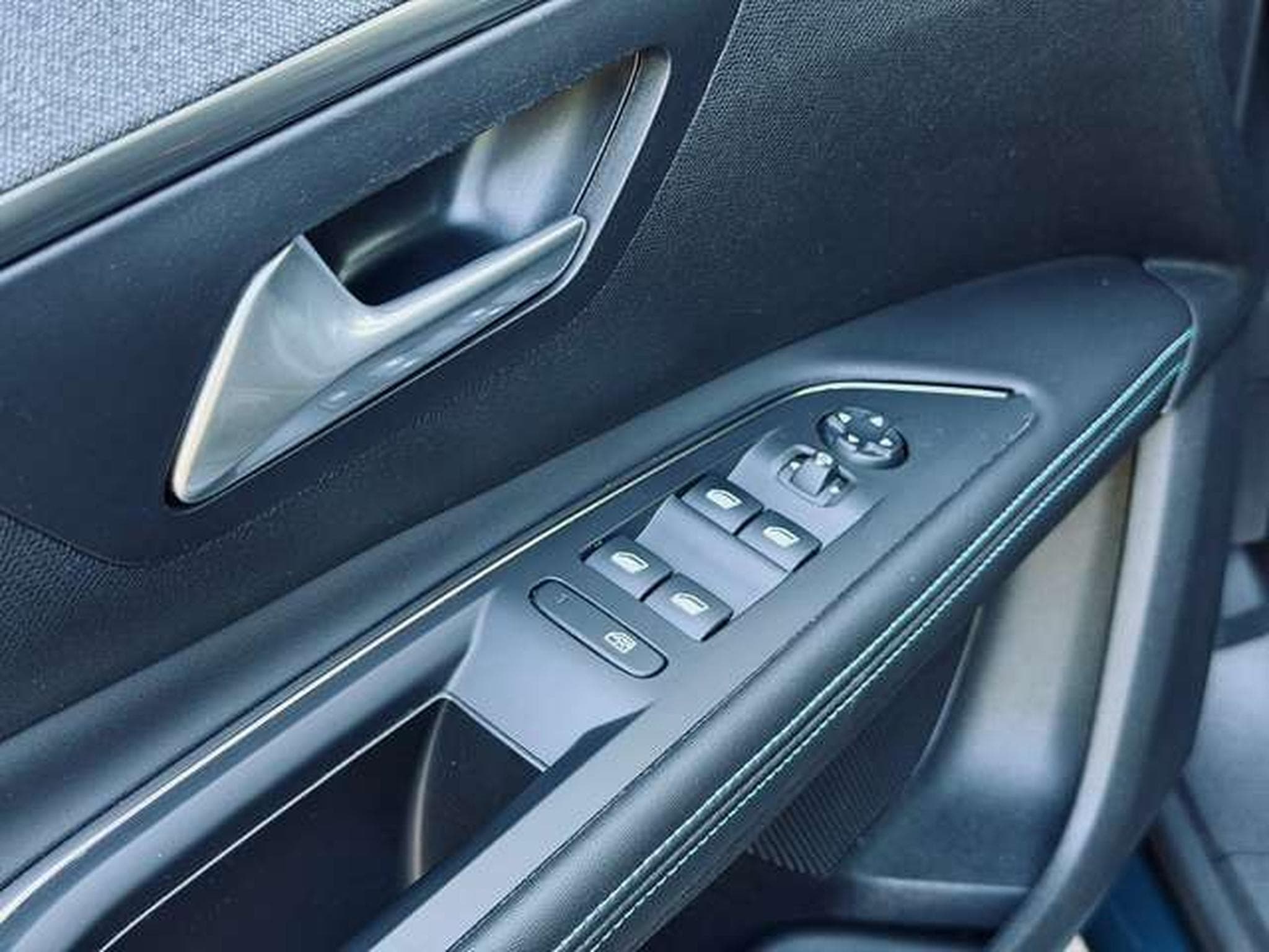 Peugeot 5008 5008 1.5 BlueHDi Allure Pack (2021) - Photo 12