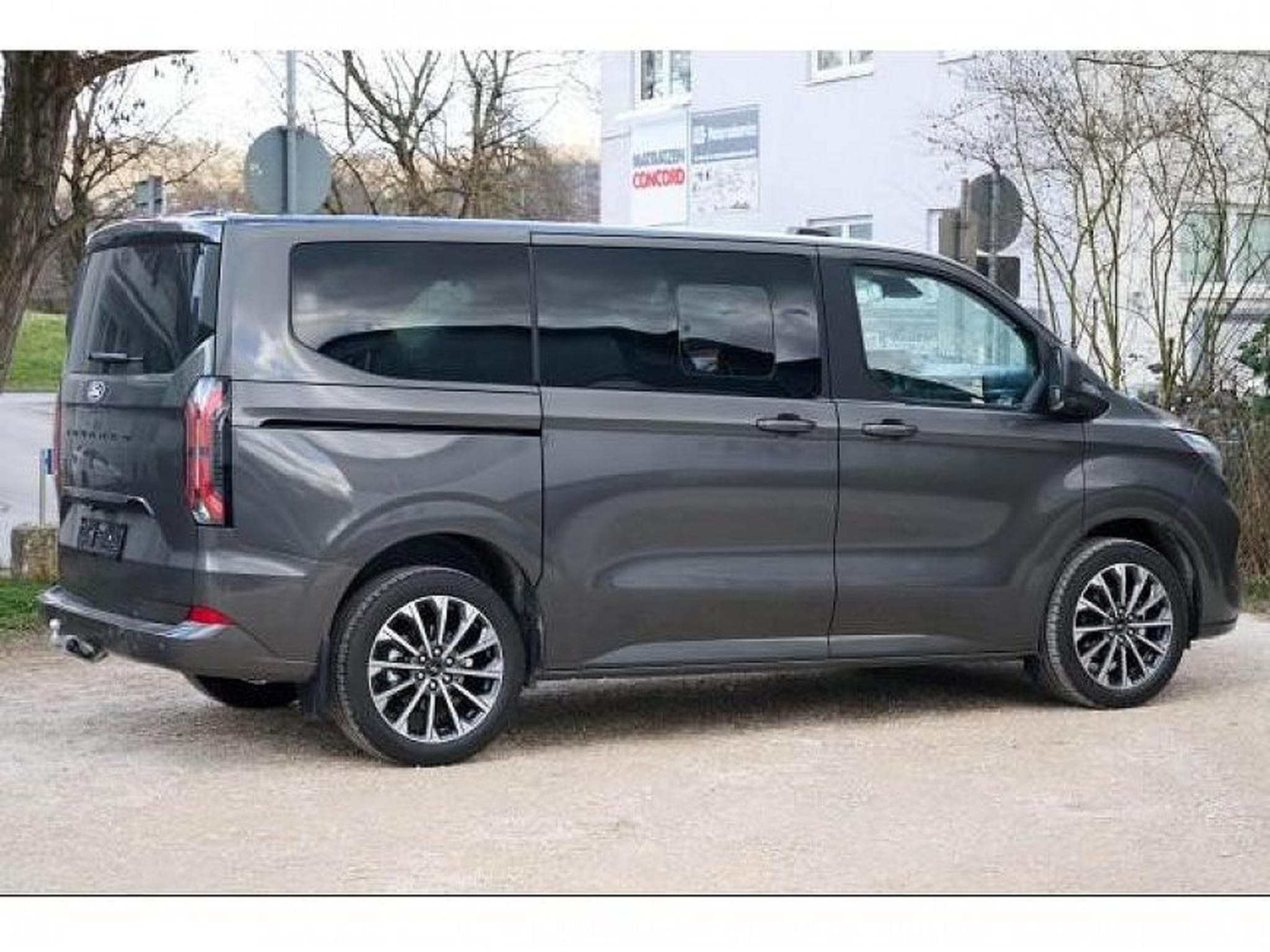 Ford Tourneo (2025) - Photo 9