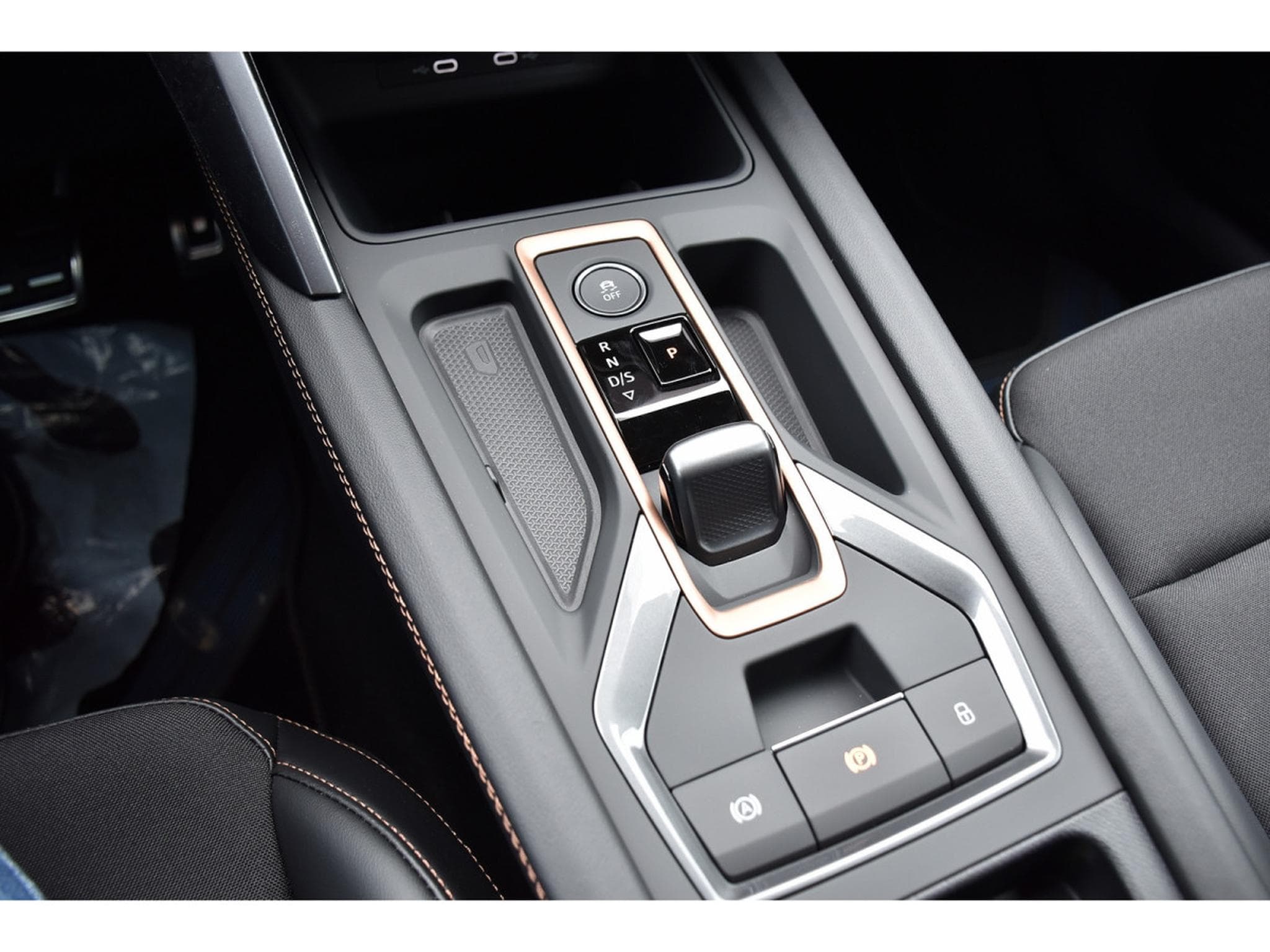 Cupra Leon ST 1.5 eTSI DSG ACC LANE CAM SG CHFF NEUVE (2026) - Photo 19