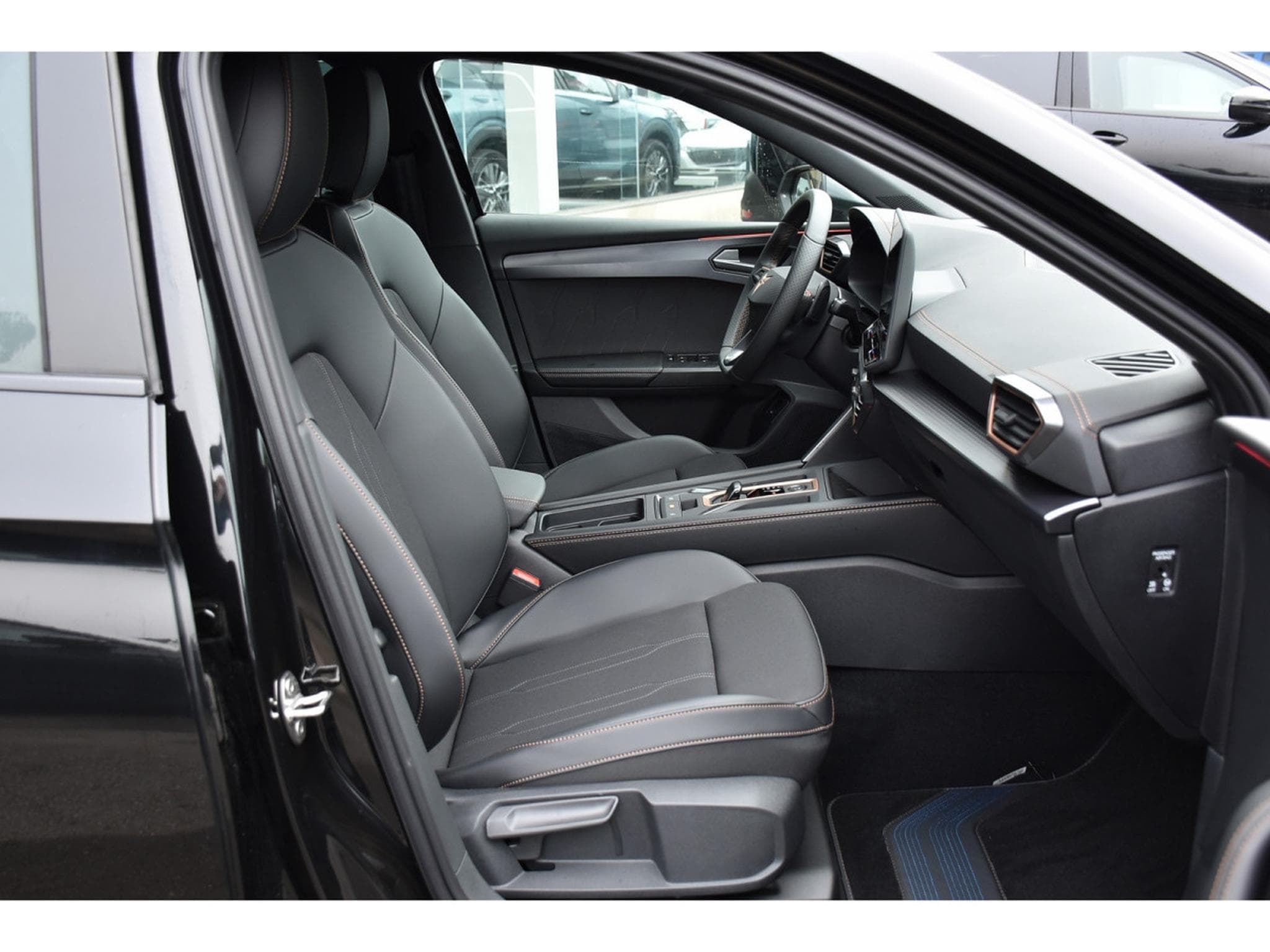 Cupra Leon ST 1.5 eTSI DSG ACC LANE CAM SG CHFF NEUVE (2026) - Photo 7