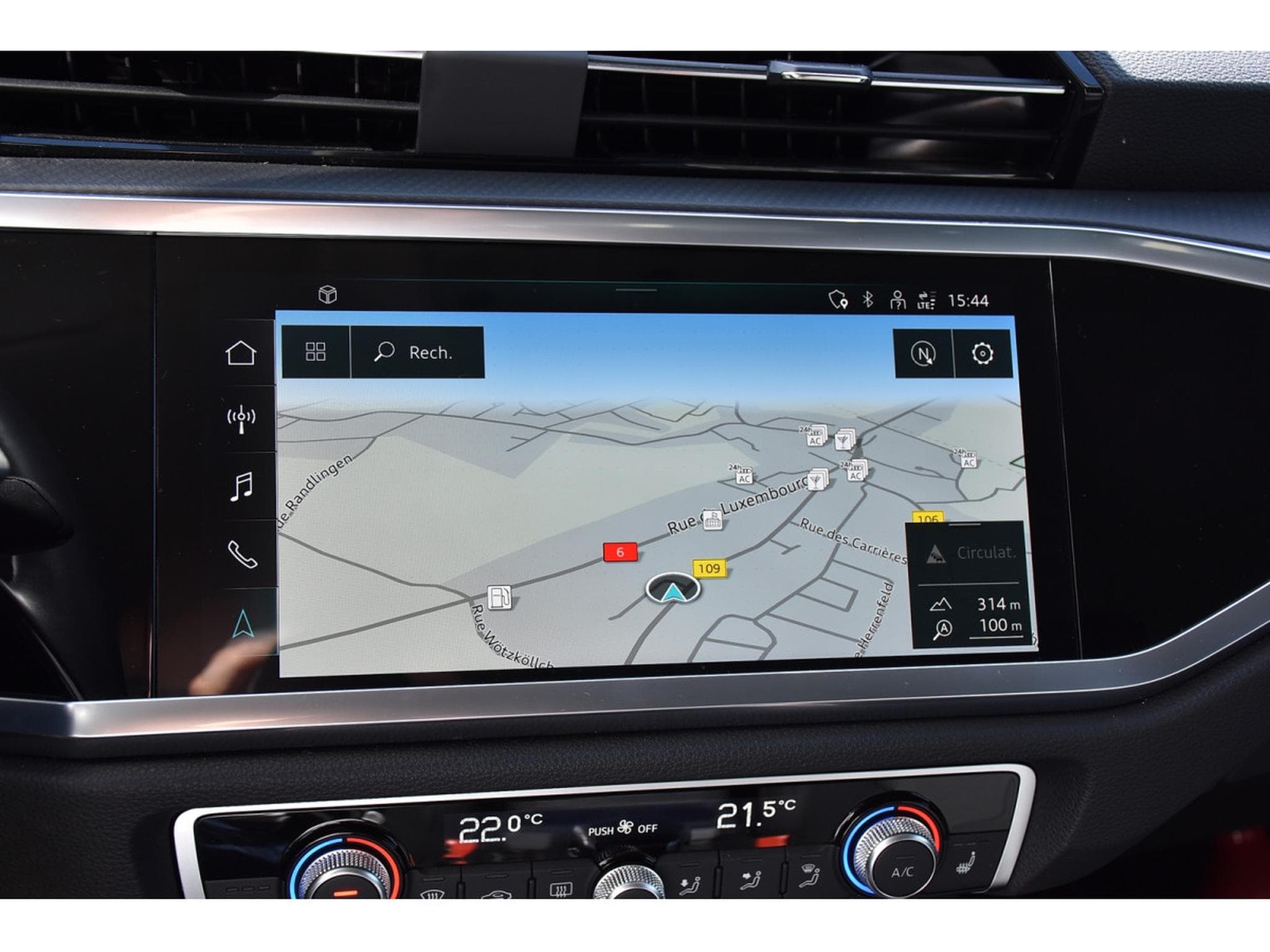 Audi Q3 Sportback 45 TFSIe S-Tronic CUIR ACC LANE SIDE CAM 1° MAIN (2022) - Photo 10