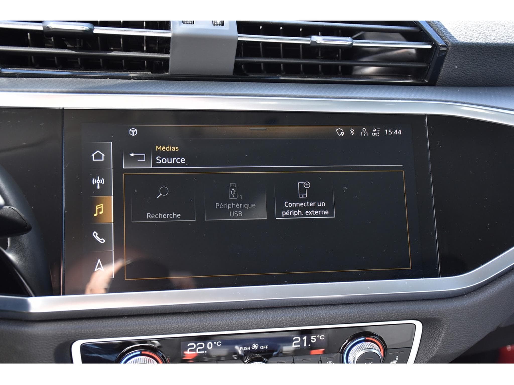 Audi Q3 Sportback 45 TFSIe S-Tronic CUIR ACC LANE SIDE CAM 1° MAIN (2022) - Photo 11