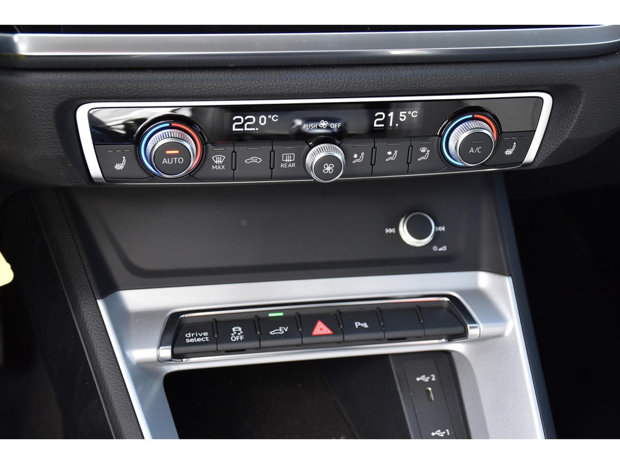 Audi Q3 Sportback 45 TFSIe S-Tronic CUIR ACC LANE SIDE CAM 1° MAIN (2022) - Photo 18