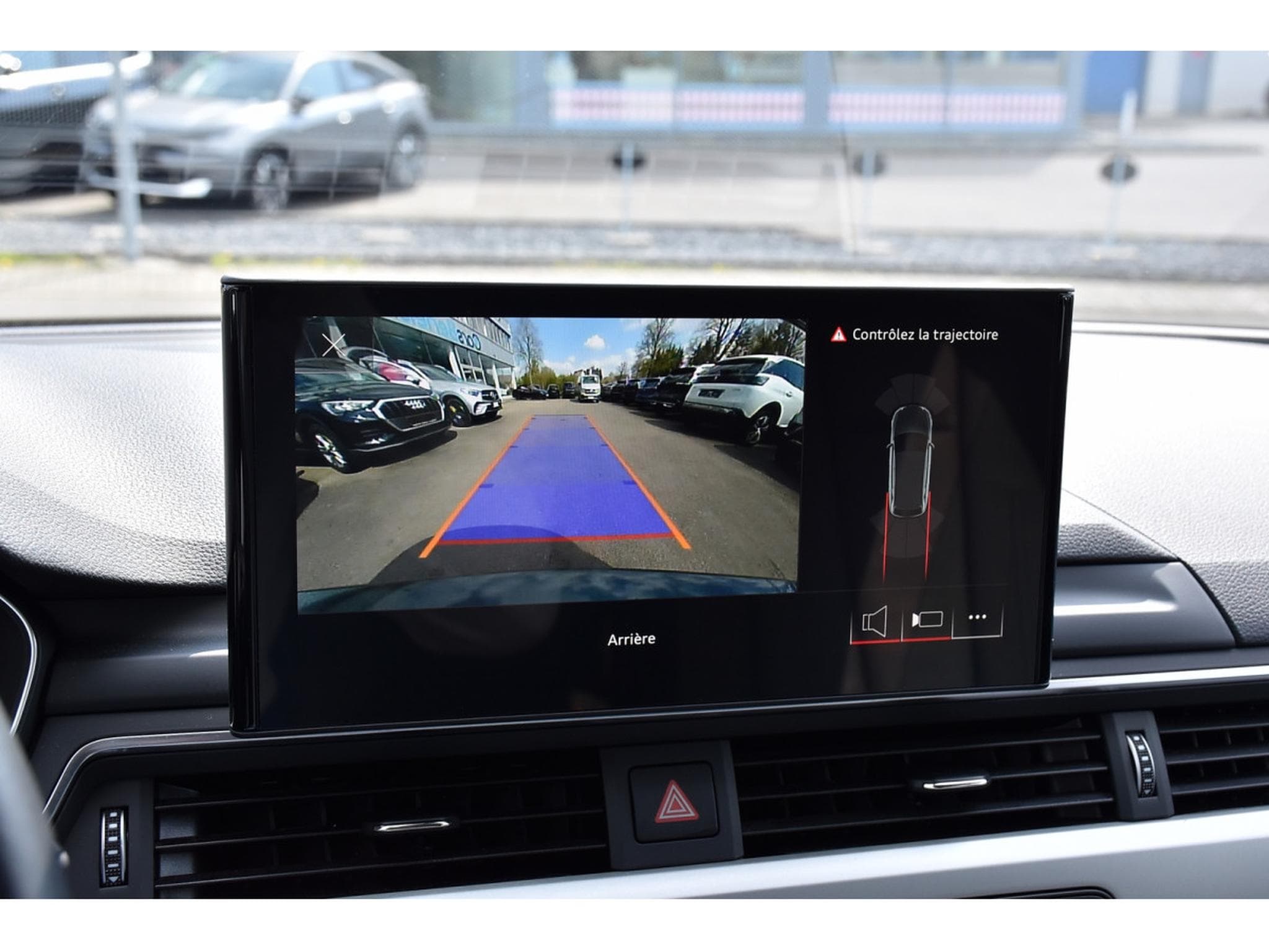 Audi A4 Avant 30 TDI S-Tronic CUIR LANE SIDE GPS CAM 1° MAIN (2022) - Photo 16