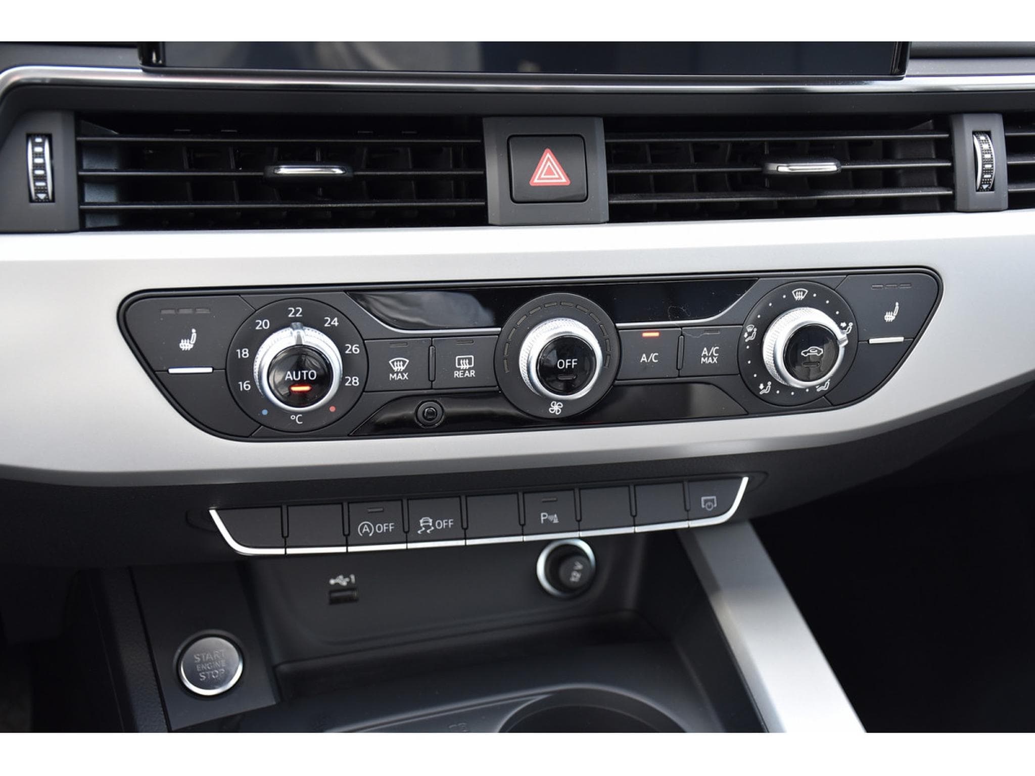 Audi A4 Avant 30 TDI S-Tronic CUIR LANE SIDE GPS CAM 1° MAIN (2022) - Photo 19