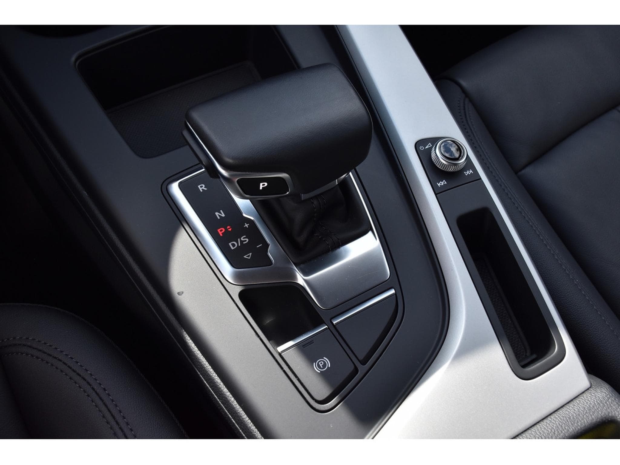 Audi A4 Avant 30 TDI S-Tronic CUIR LANE SIDE GPS CAM 1° MAIN (2022) - Photo 20