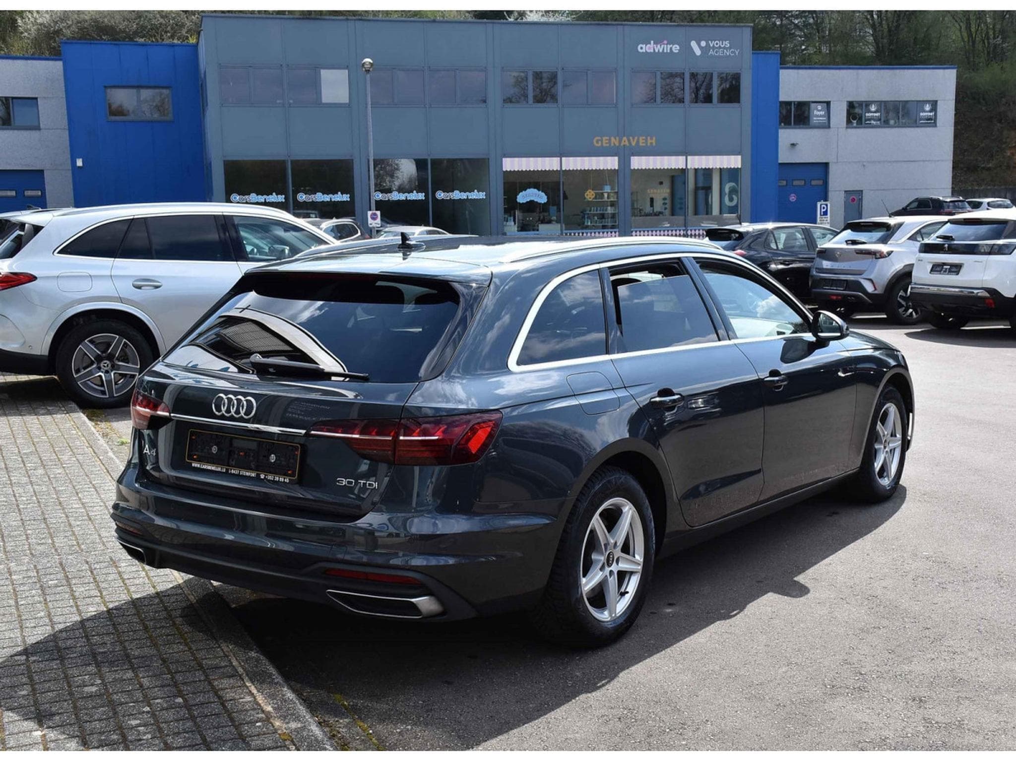 Audi A4 Avant 30 TDI S-Tronic CUIR LANE SIDE GPS CAM 1° MAIN (2022) - Photo 4