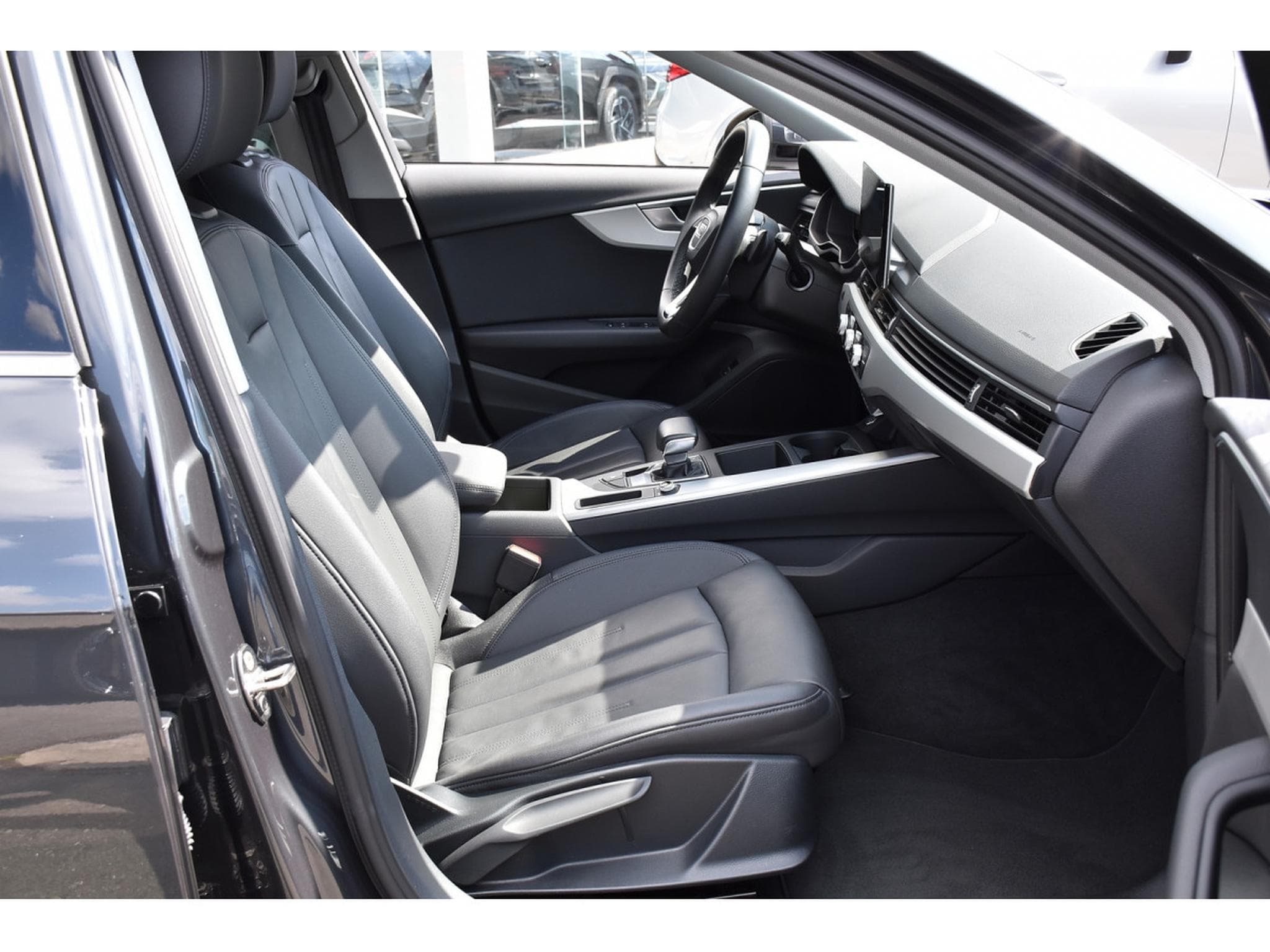 Audi A4 Avant 30 TDI S-Tronic CUIR LANE SIDE GPS CAM 1° MAIN (2022) - Photo 7