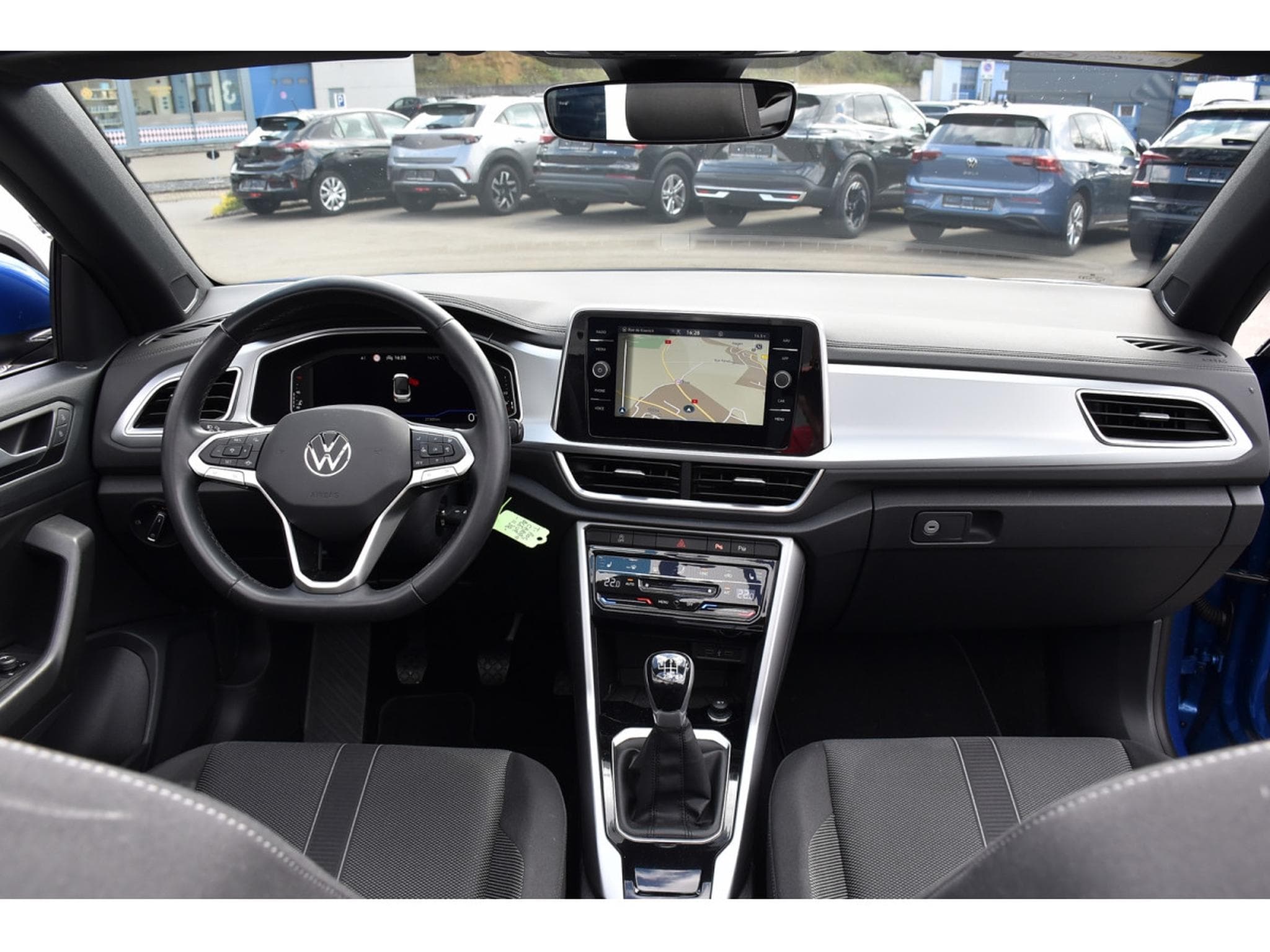 VW T-Roc Cabrio 1.5 TSI Style ACC LANE PACK HIVER GPS PARK CAM 1° M. (2022) - Photo 11