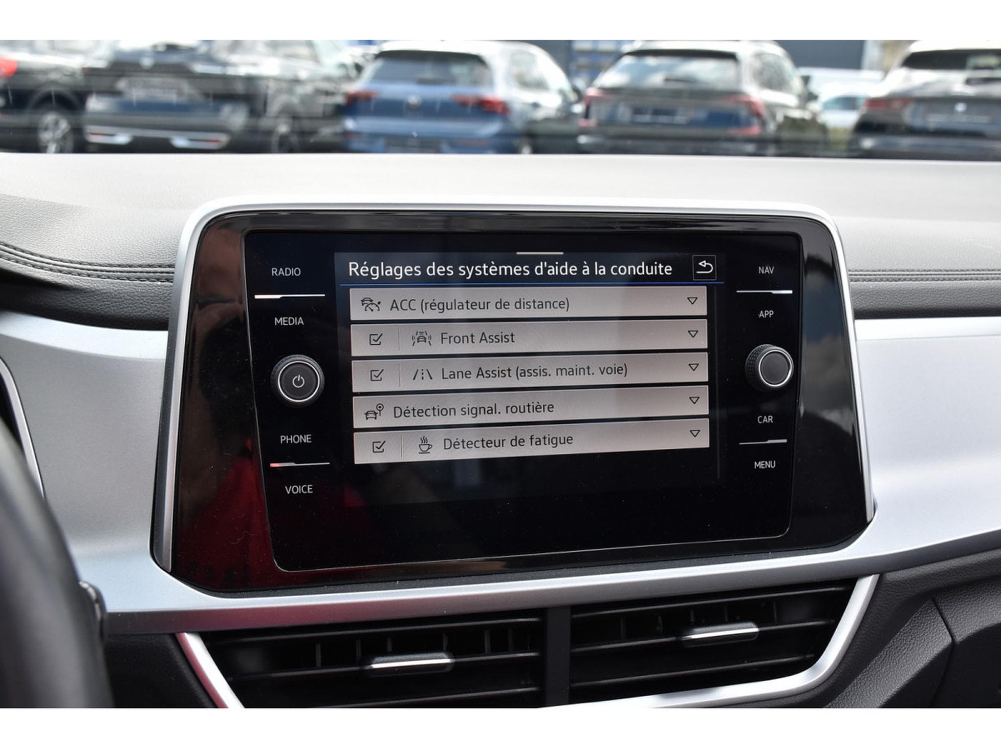 VW T-Roc Cabrio 1.5 TSI Style ACC LANE PACK HIVER GPS PARK CAM 1° M. (2022) - Photo 17