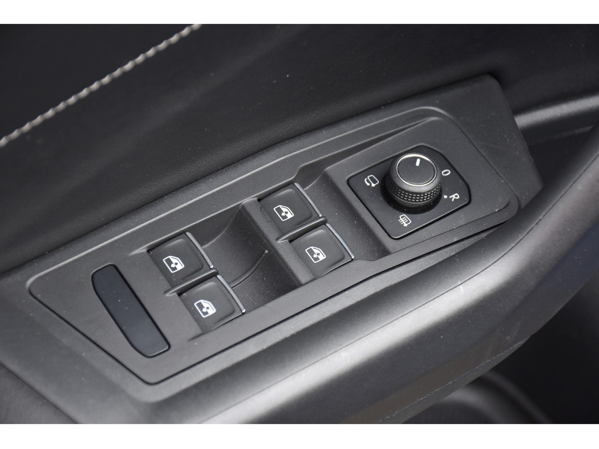 VW T-Roc Cabrio 1.5 TSI Style ACC LANE PACK HIVER GPS PARK CAM 1° M. (2022) - Photo 24