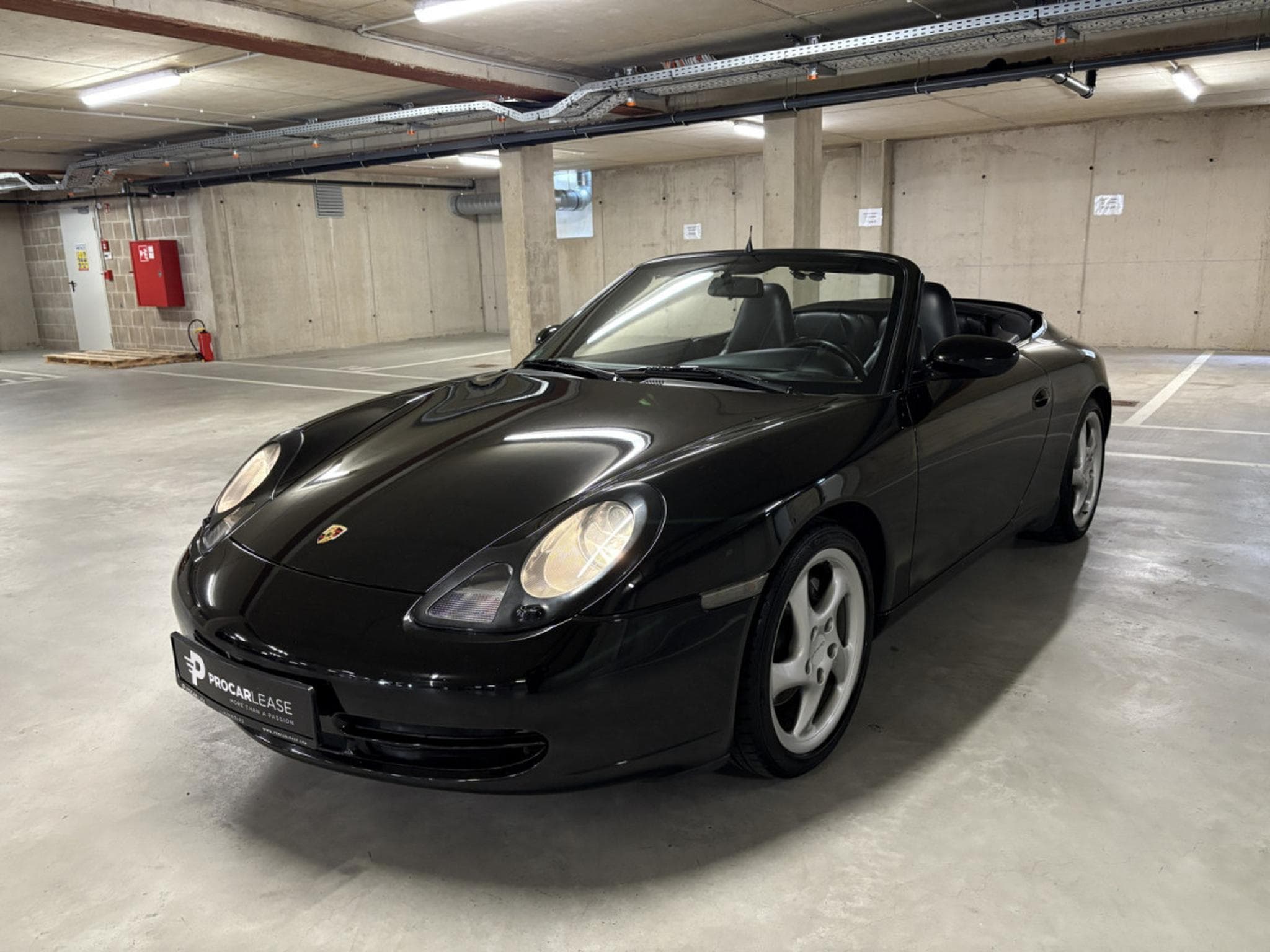 Porsche 911 CARRERA 4 CABRIOLET 3.4 FLAT6 / BVM (2000) - Photo 1
