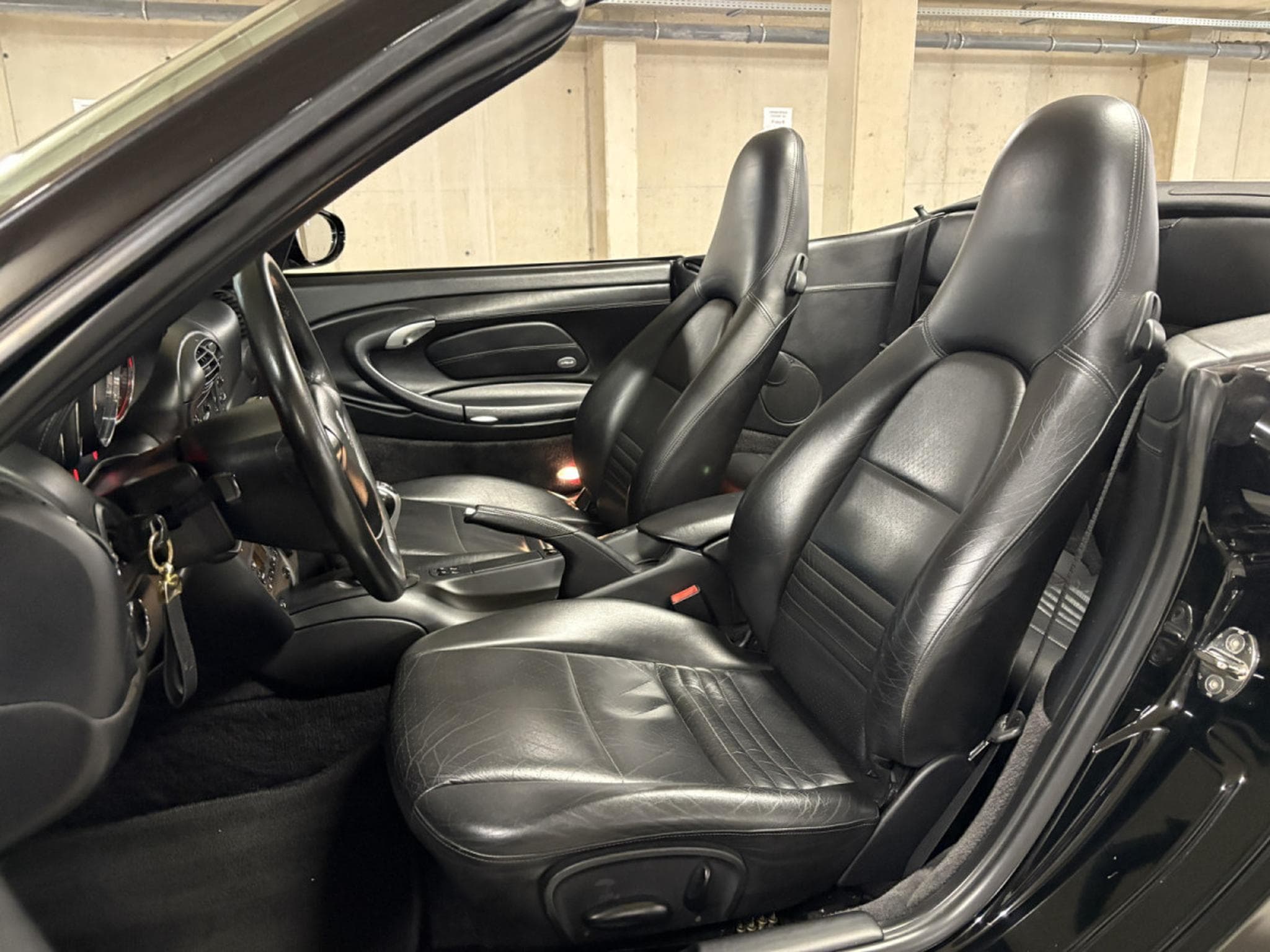 Porsche 911 CARRERA 4 CABRIOLET 3.4 FLAT6 / BVM (2000) - Photo 17