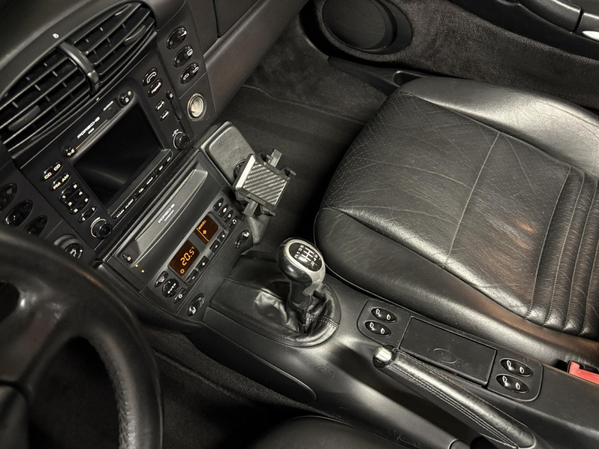 Porsche 911 CARRERA 4 CABRIOLET 3.4 FLAT6 / BVM (2000) - Photo 22