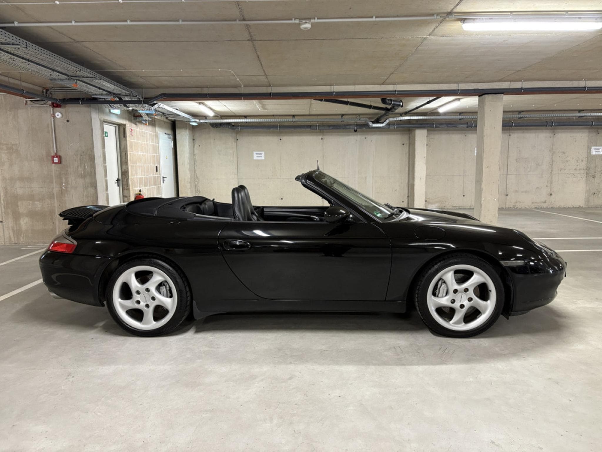 Porsche 911 CARRERA 4 CABRIOLET 3.4 FLAT6 / BVM (2000) - Photo 4
