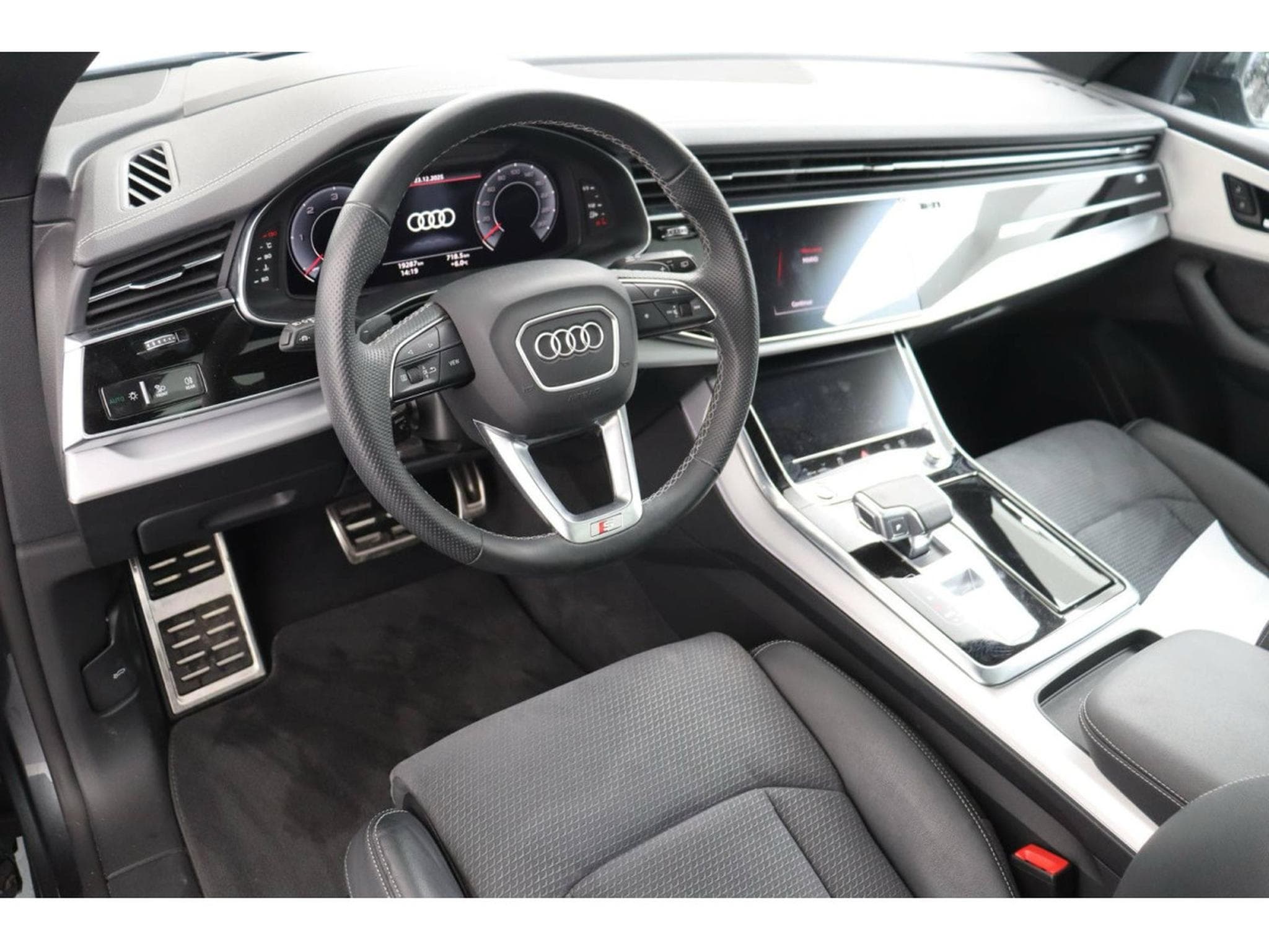 Audi Q8 Audi Q8 50 TDI 286 Quattro Tiptronic S Line/22”/PANO/360°/ (2024) - Photo 6