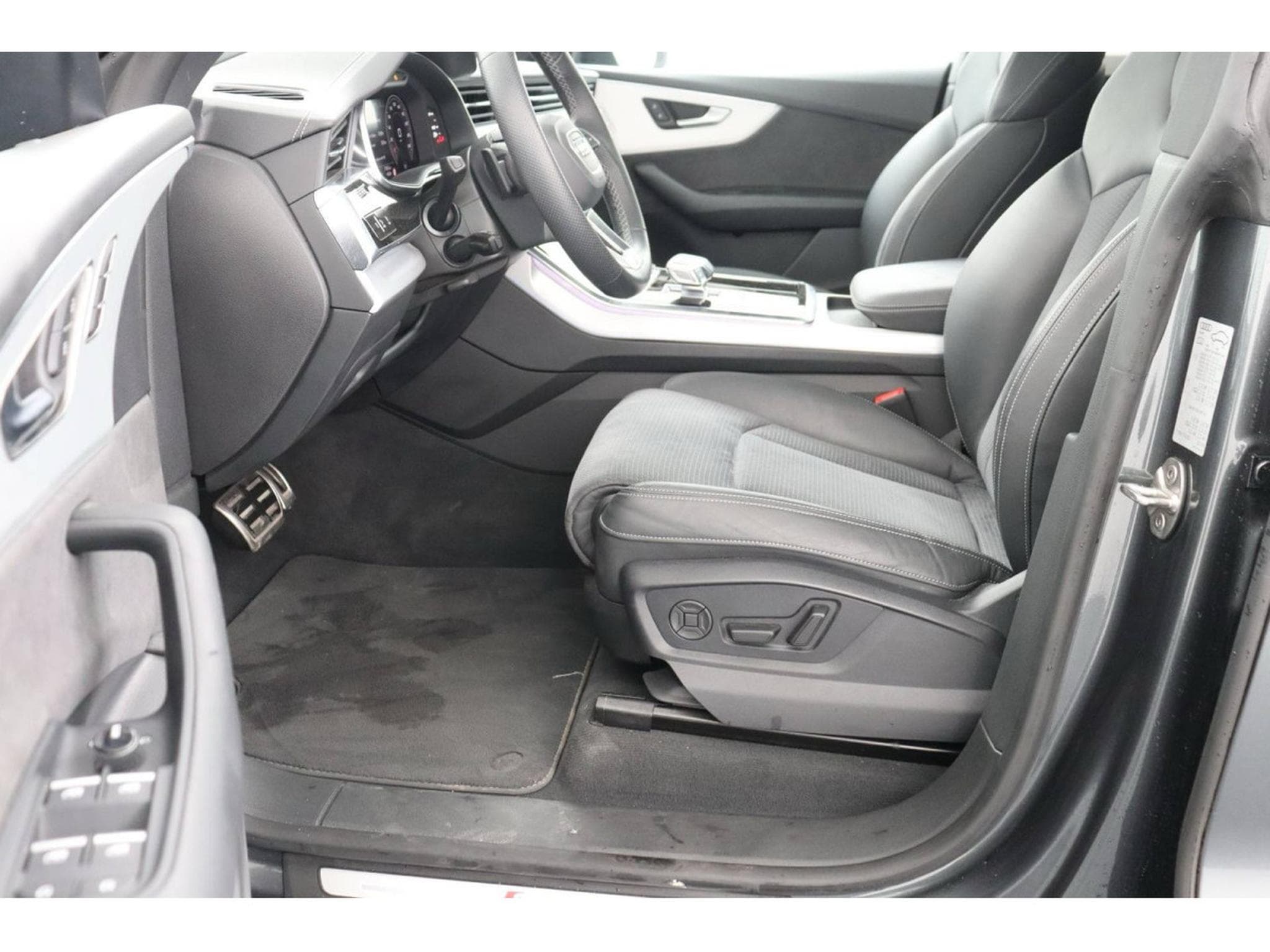 Audi Q8 Audi Q8 50 TDI 286 Quattro Tiptronic S Line/22”/PANO/360°/ (2024) - Photo 7