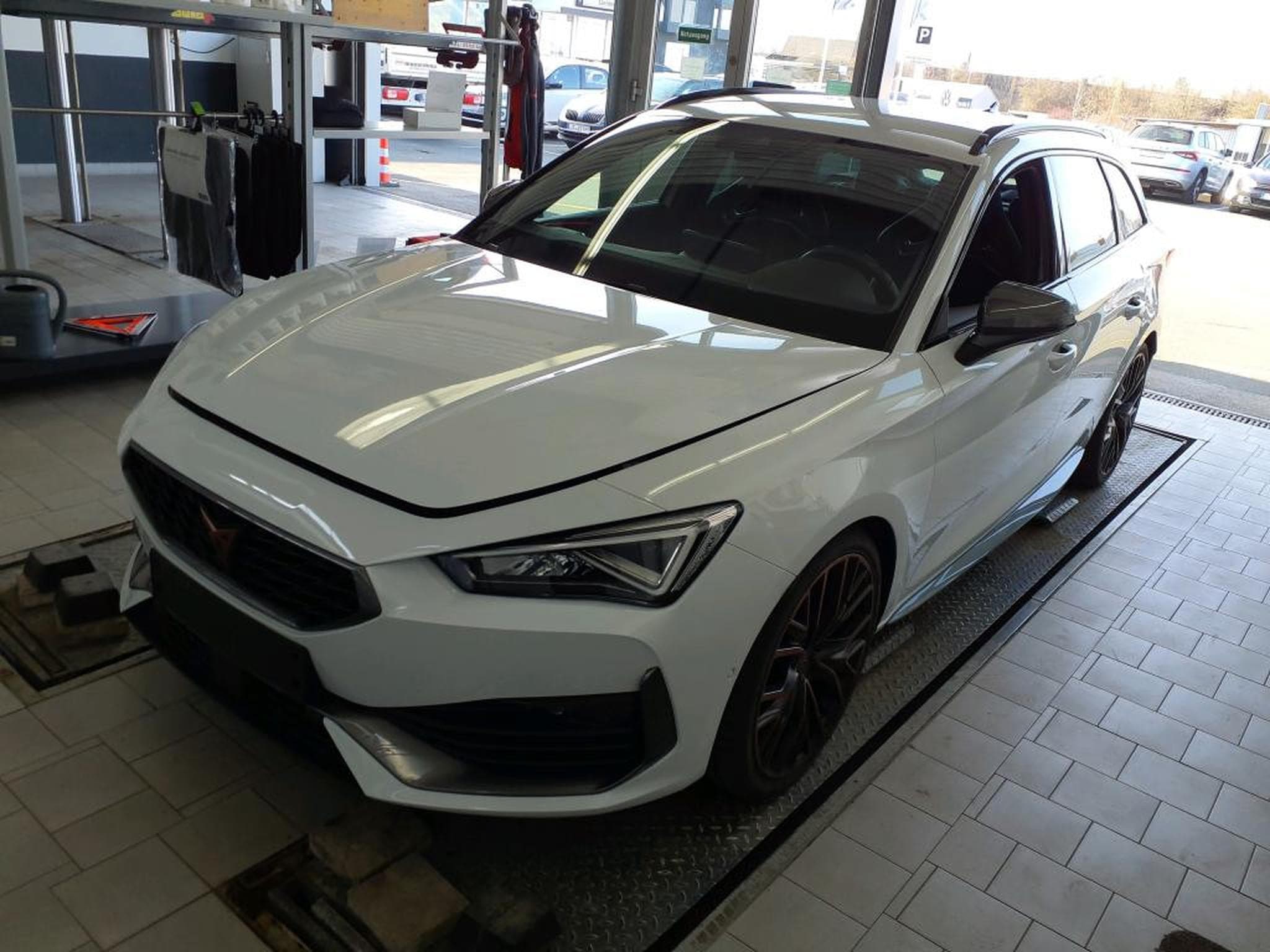 Cupra Leon VZ CUP ST 2.0 TSI 310CV **VSS ** CUIR ** CARBONE* (2024) - Photo 1