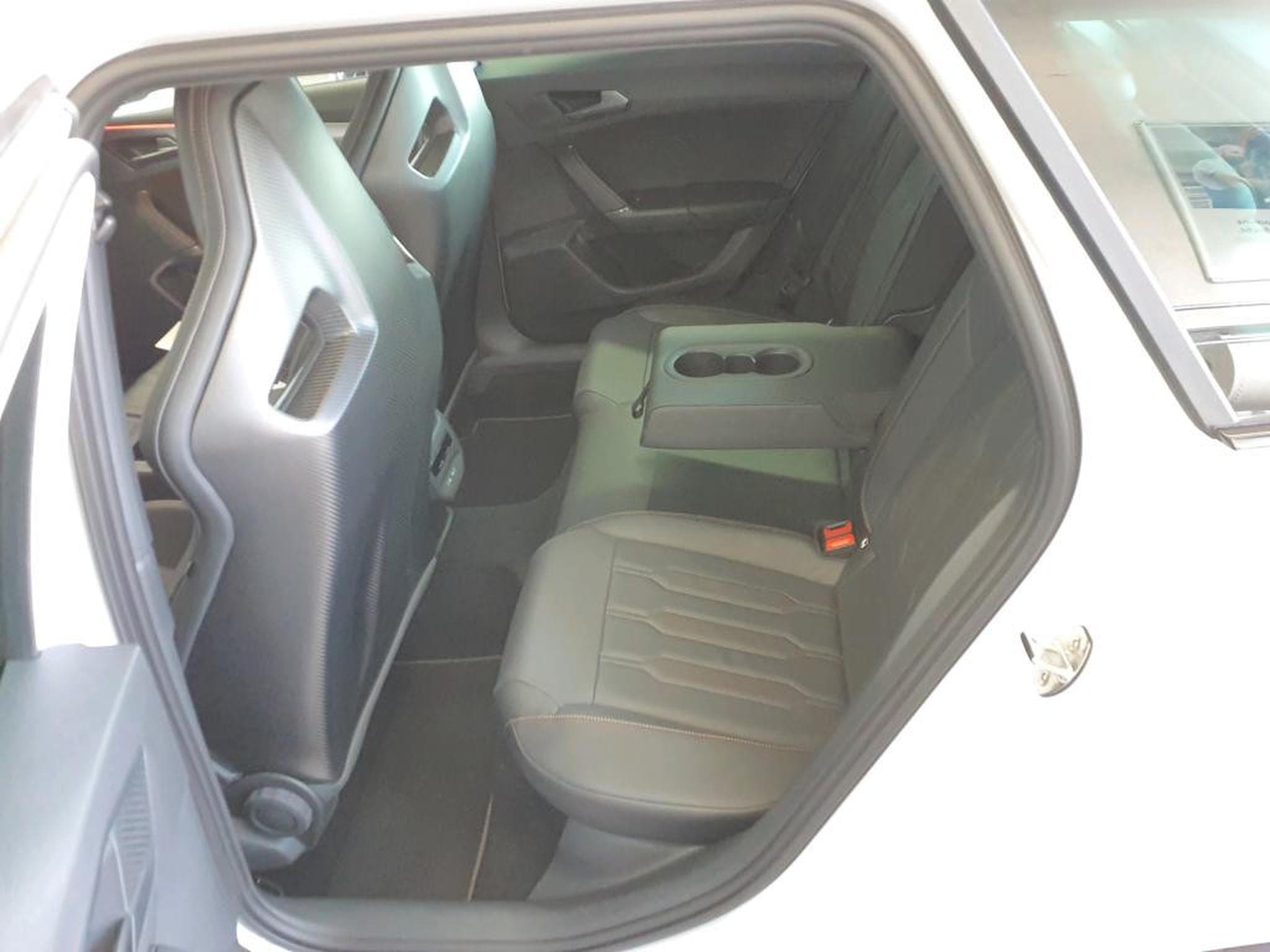 Cupra Leon VZ CUP ST 2.0 TSI 310CV **VSS ** CUIR ** CARBONE* (2024) - Photo 8