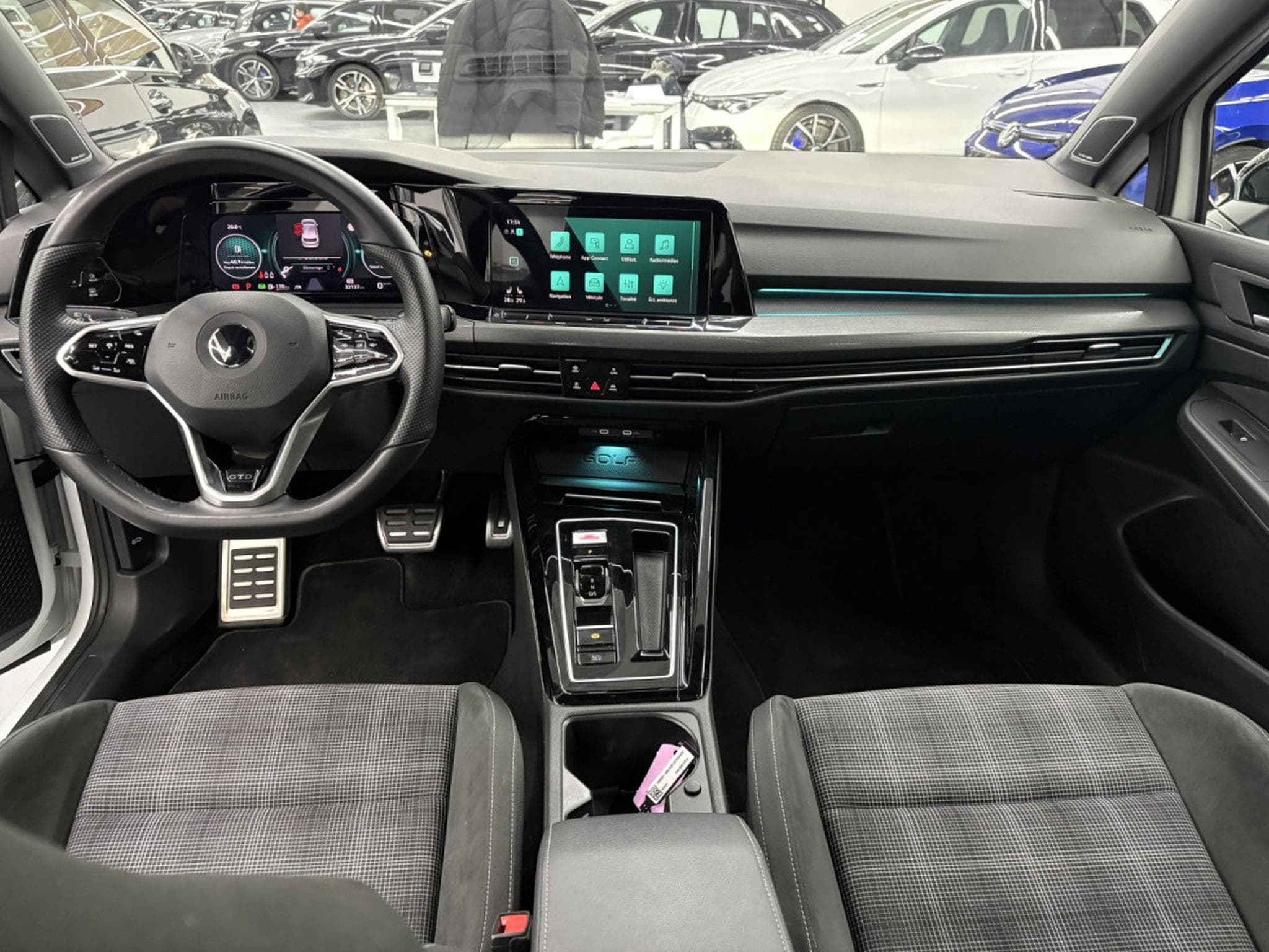 VW Golf GTD 2.0 TDI DSG7 200 CV *PANO* MATRIX * HARMAN * (2024) - Photo 7