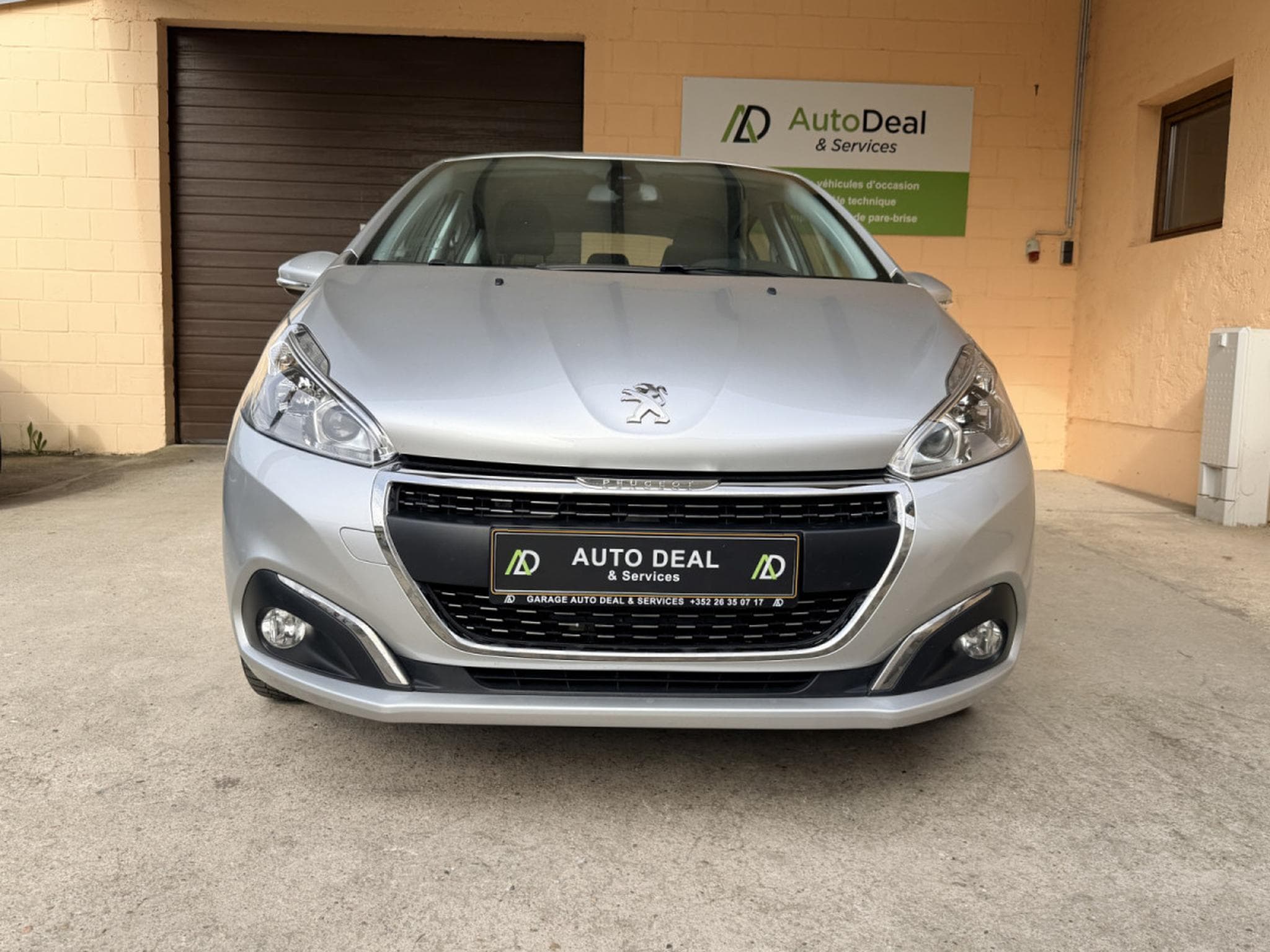 Peugeot 208 1.2 Signature 45.000km (2018) - Photo 2