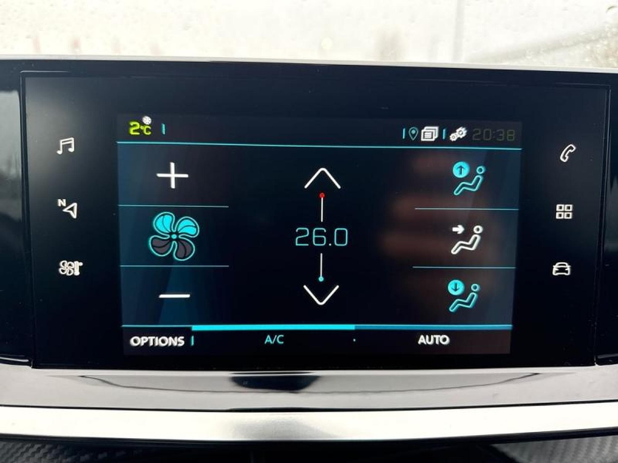 PEUGEOT 208 e-208 136ch Allure (2022) - Photo 10