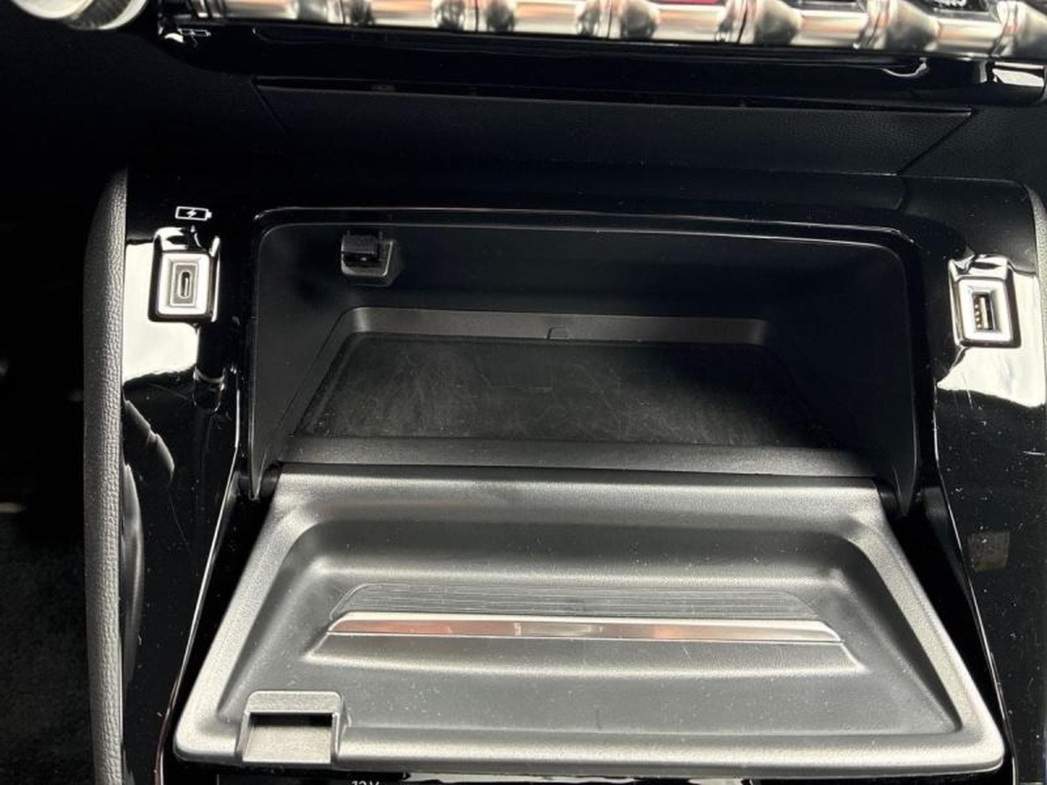 PEUGEOT 2008 1.2 PureTech 130ch S&S GT (2022) - Photo 11