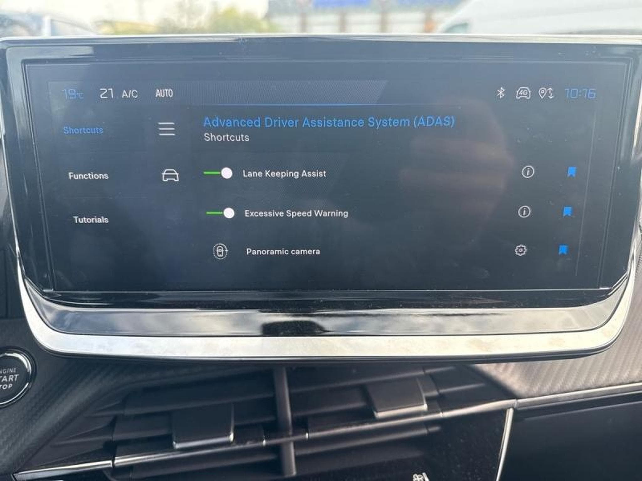 PEUGEOT 2008 1.2 Hybrid 145ch GT e-DCS6 (2025) - Photo 11