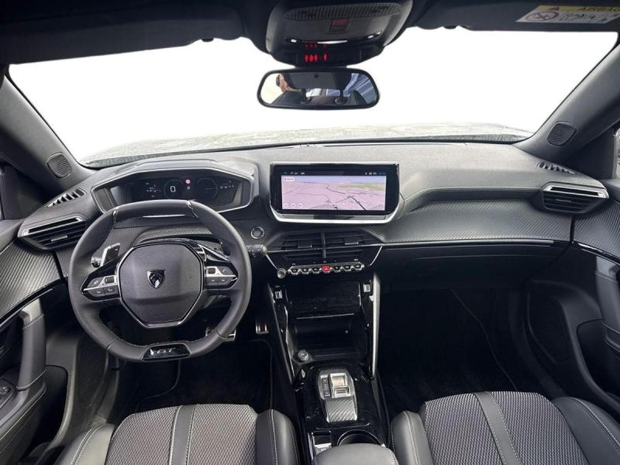 PEUGEOT 2008 1.2 Hybrid 145ch GT e-DCS6 (2025) - Photo 2