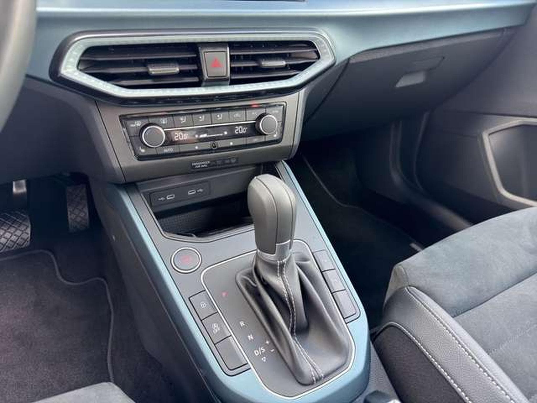 SEAT Arona 1,5 DSG Xperience/Navi/Kamera/5-J Garantie (2025) - Photo 14