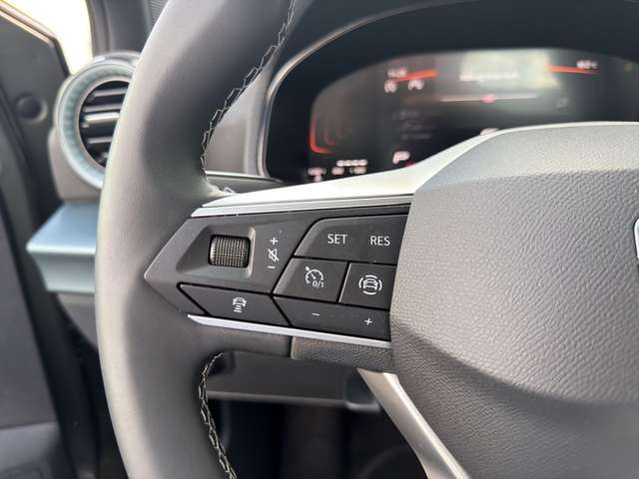 SEAT Arona 1,5 DSG Xperience/Navi/Kamera/5-J Garantie (2025) - Photo 21