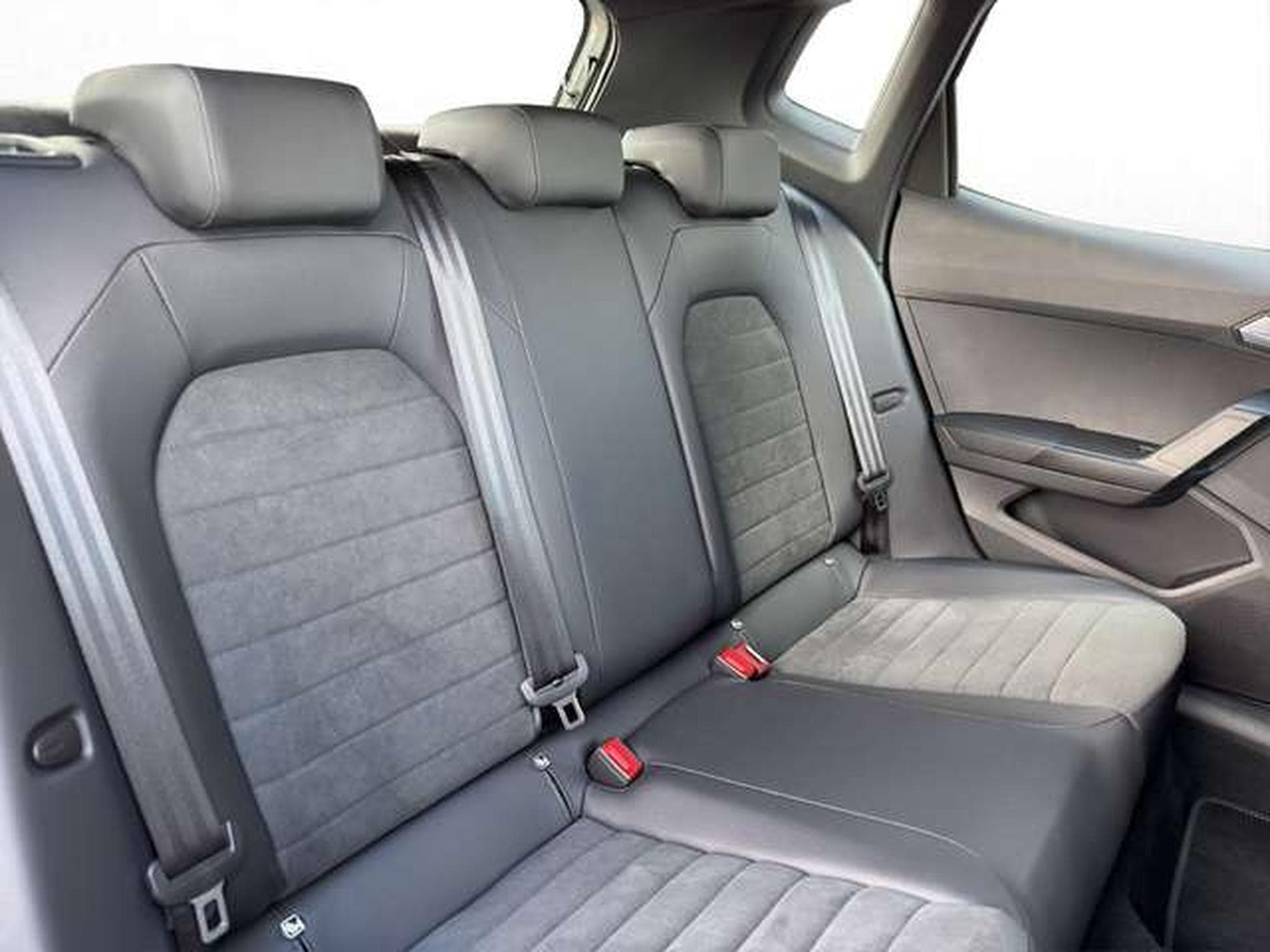 SEAT Arona 1,5 DSG Xperience/Navi/Kamera/5-J Garantie (2025) - Photo 23