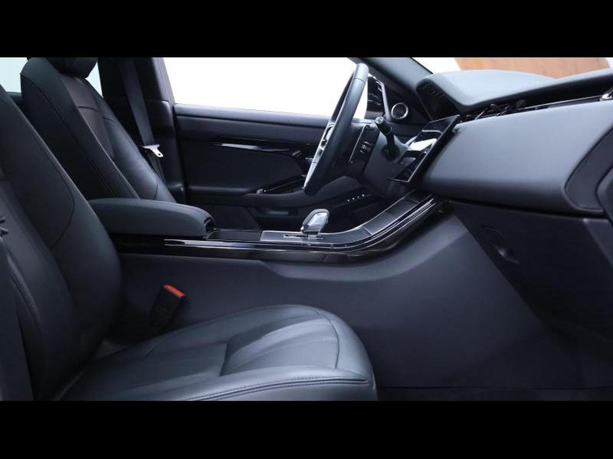 Land-Rover Range Rover Evoque D200 Dynamic SE AWD Auto (2024) - Photo 11